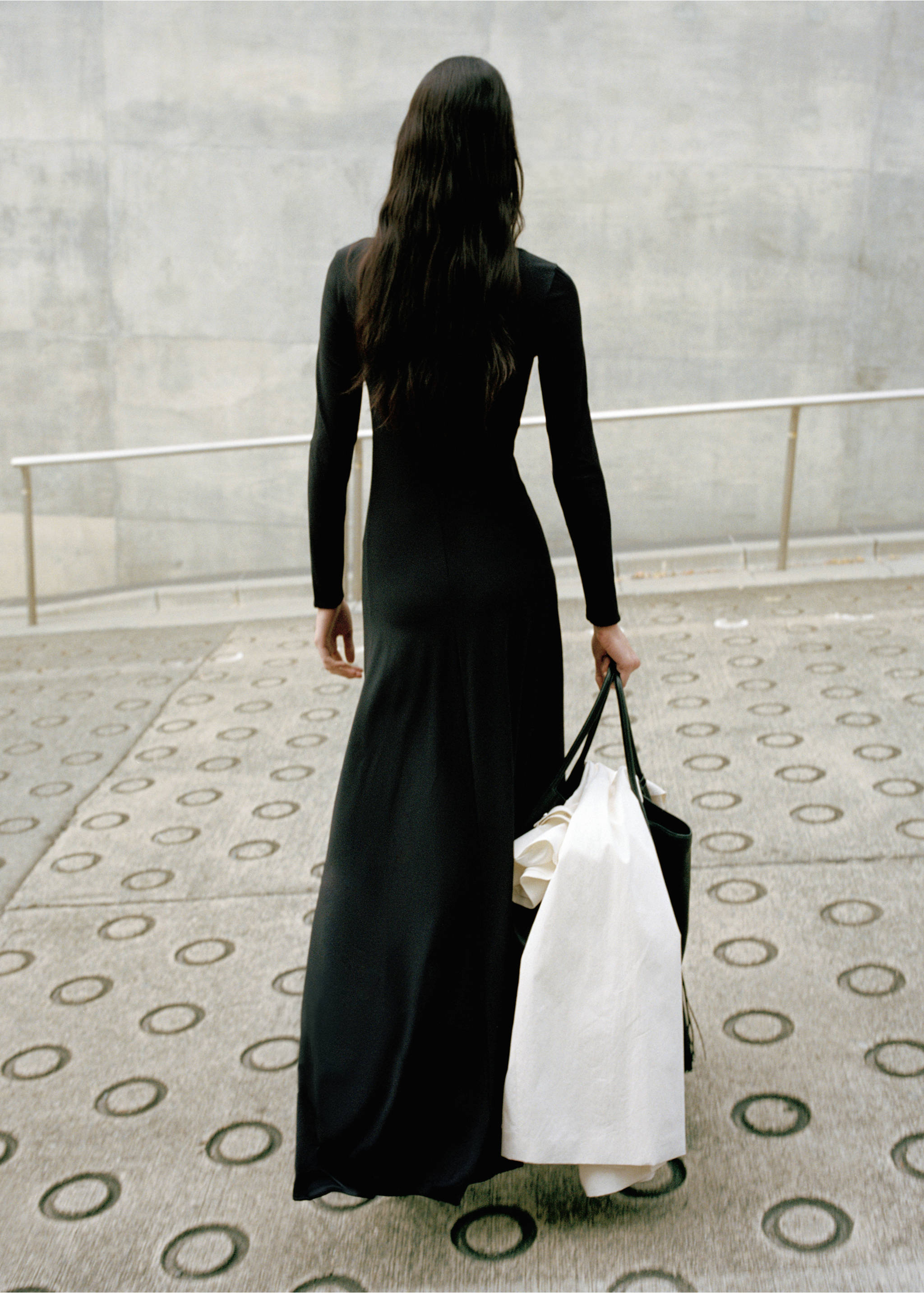 Dress with combined fine-knit collar - Reverse of the article, Black. Ref: 27084444-00.