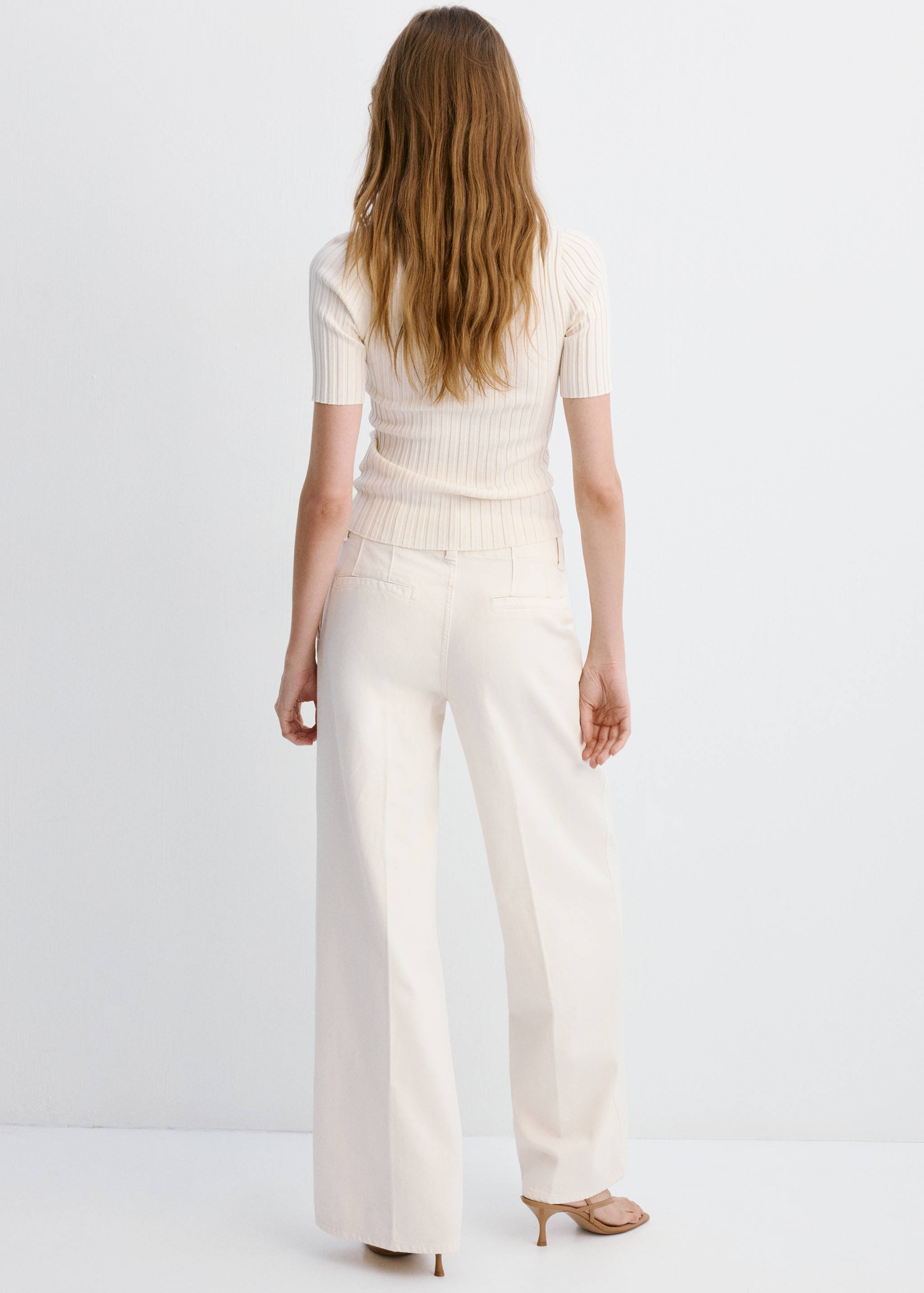 Wide leg mid-rise jeans - Reverse of the article