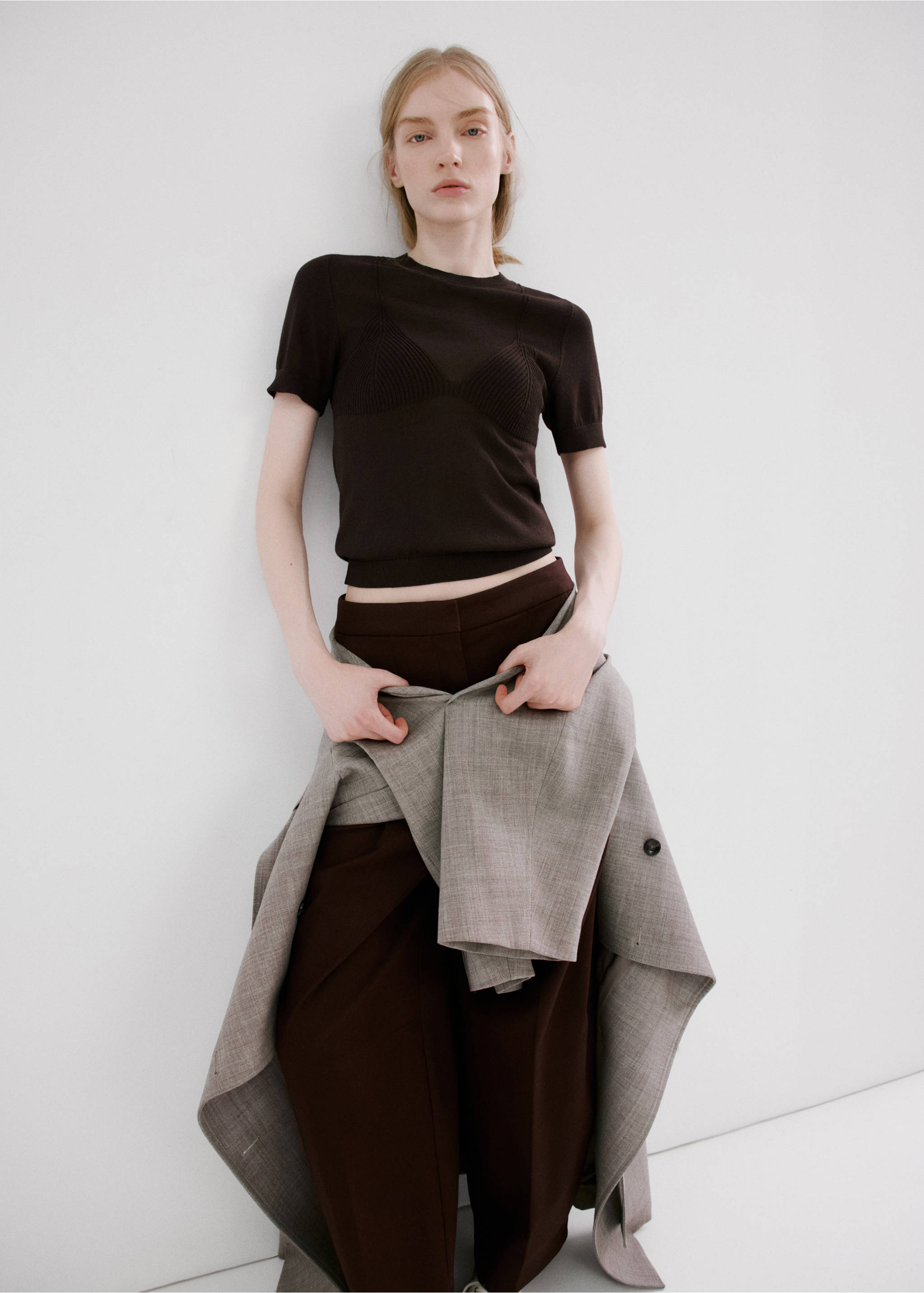 Dark brown short-sleeved fine-knit jersey with ribbed bustier detail., Brown. Ref: 27085838-00.