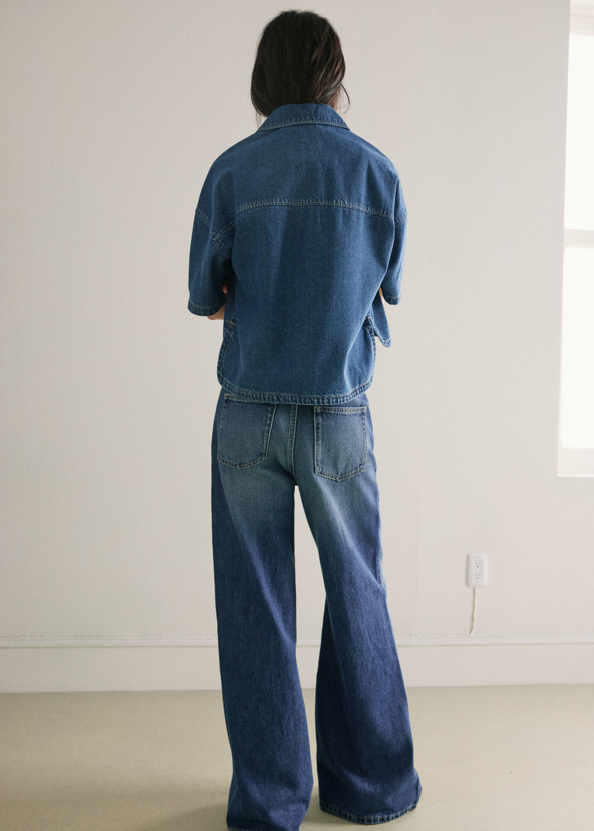 Wide leg mid-rise jeans - Reverse of the article