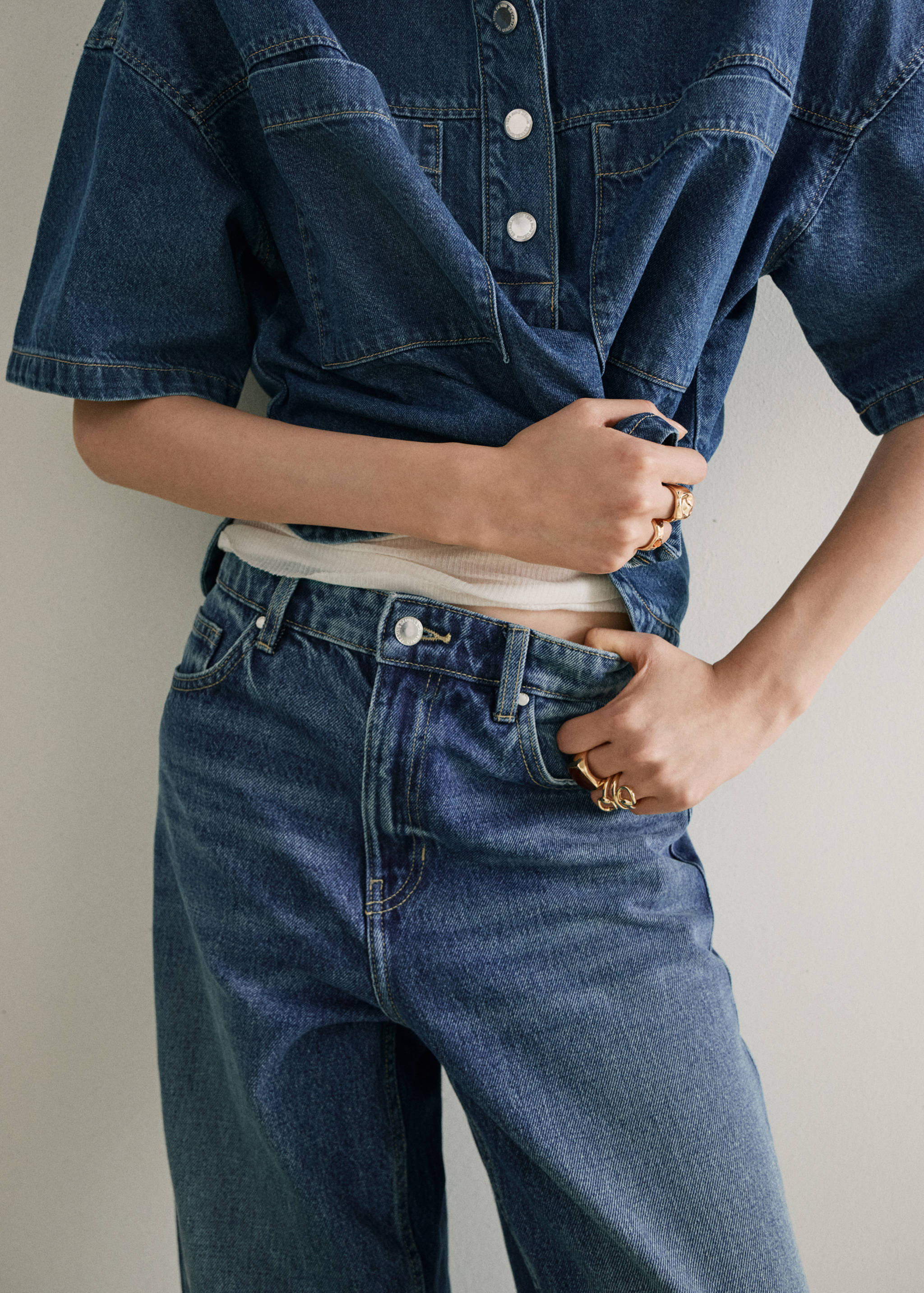 Wide leg mid-rise jeans - Details of the article 3