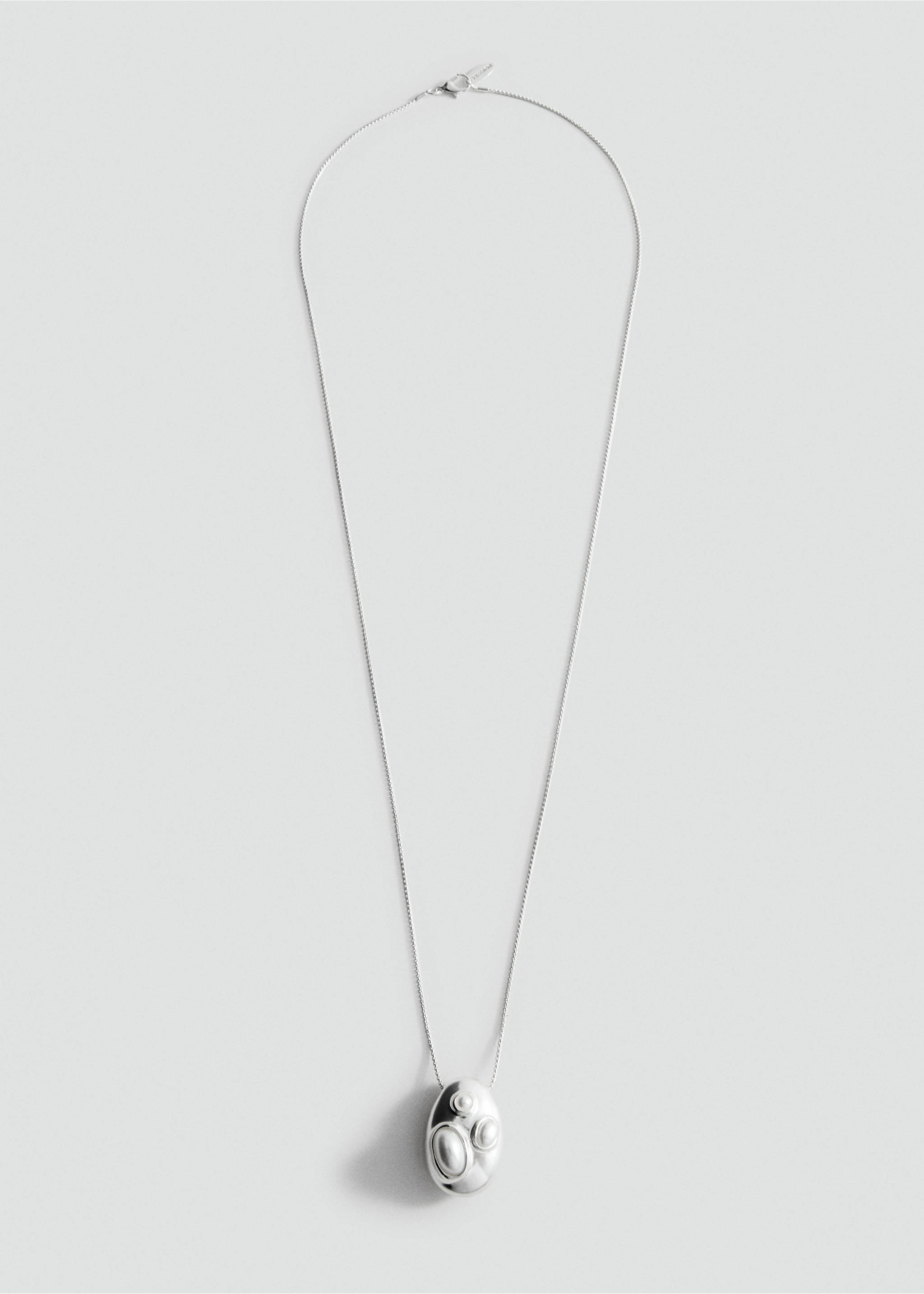 Silver-coloured necklace with a smooth, rounded pendant and raised organic shapes., Silver. Ref: 27087796-00.