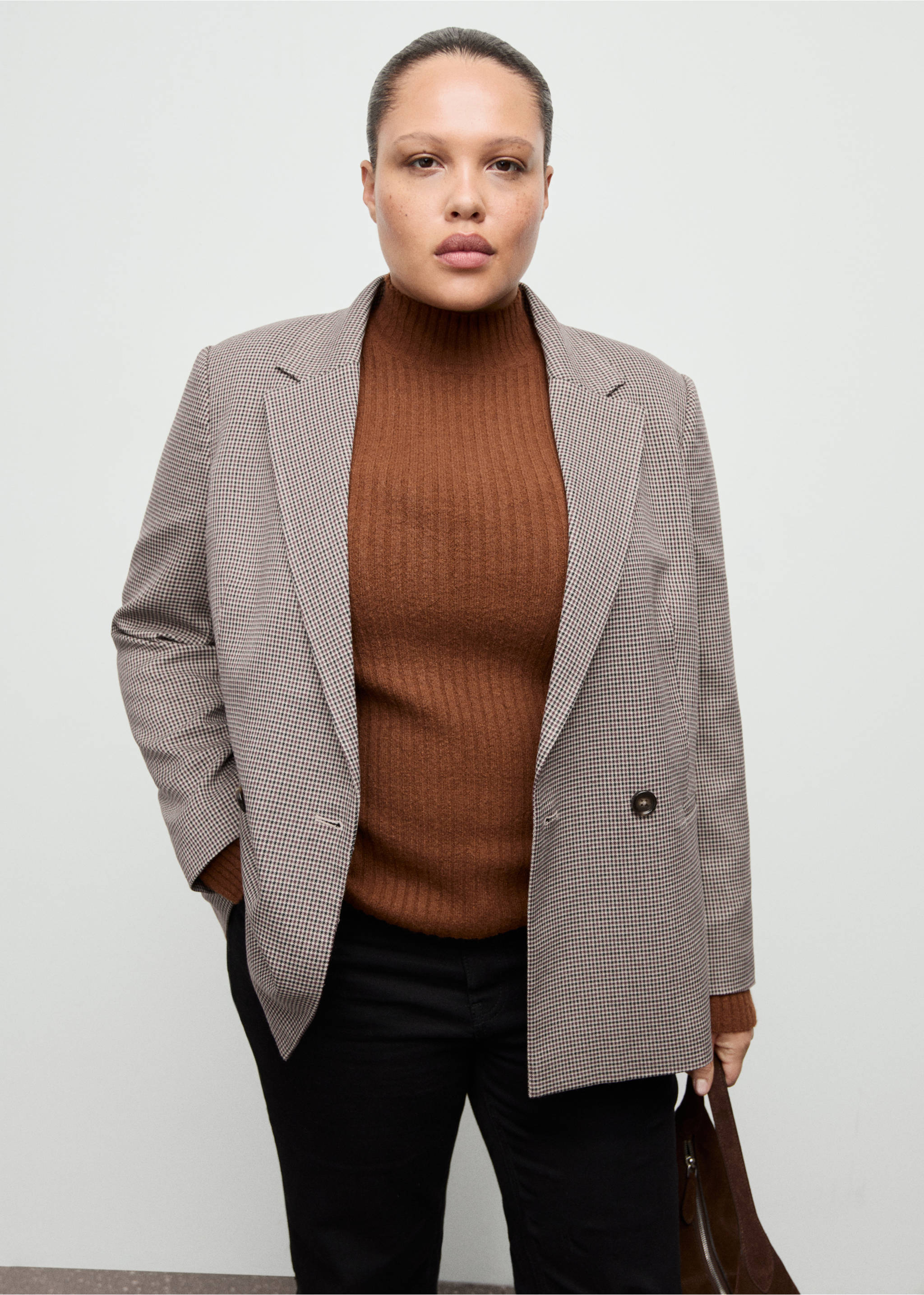 Brown houndstooth blazer with notched lapels and double-breasted button fastening., Burgundy. Ref: 27091259-00.