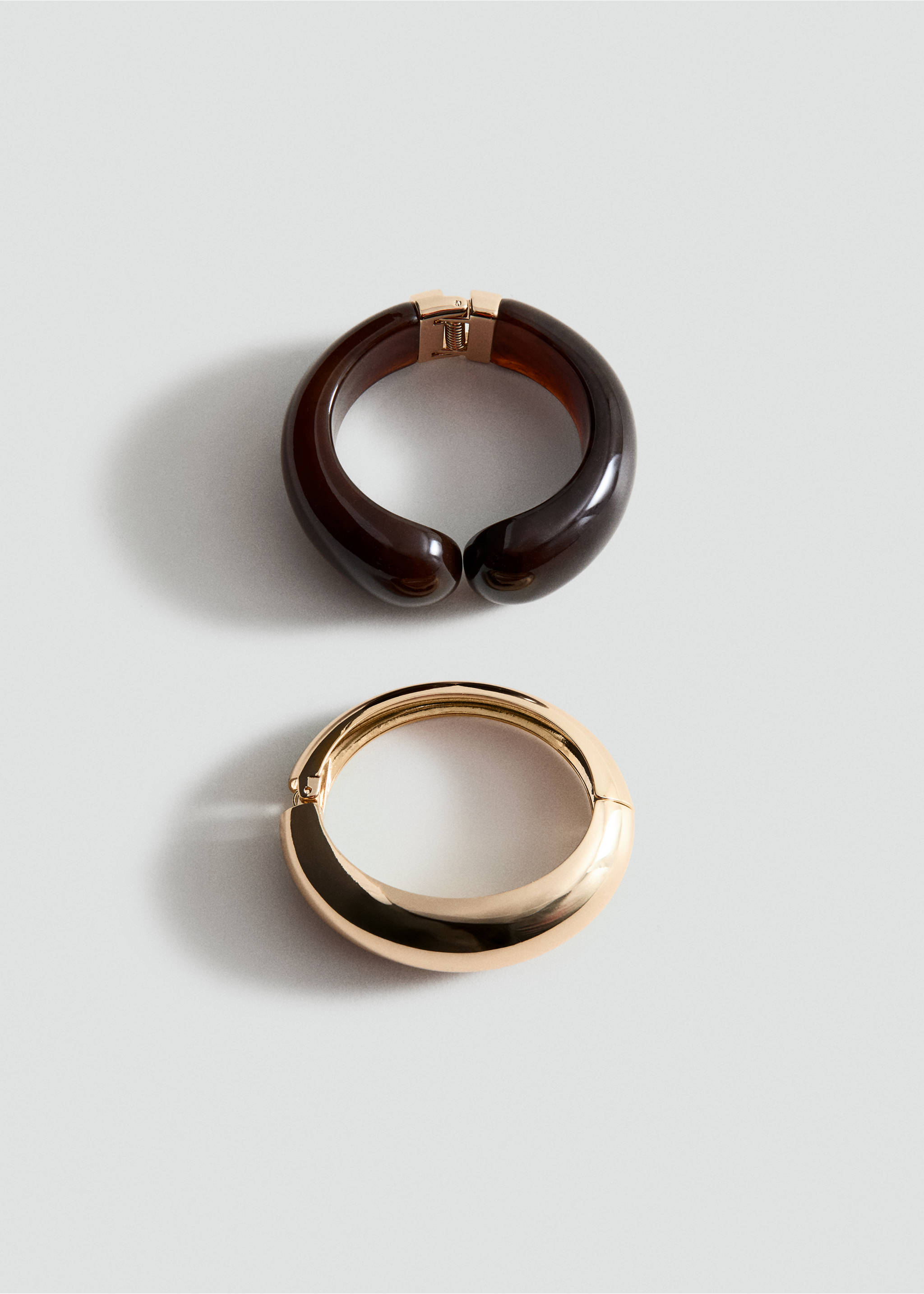 Set of two chunky hinged bracelets in dark tortoiseshell and polished gold-tone metal., Gold. Ref: 27092922-00.
