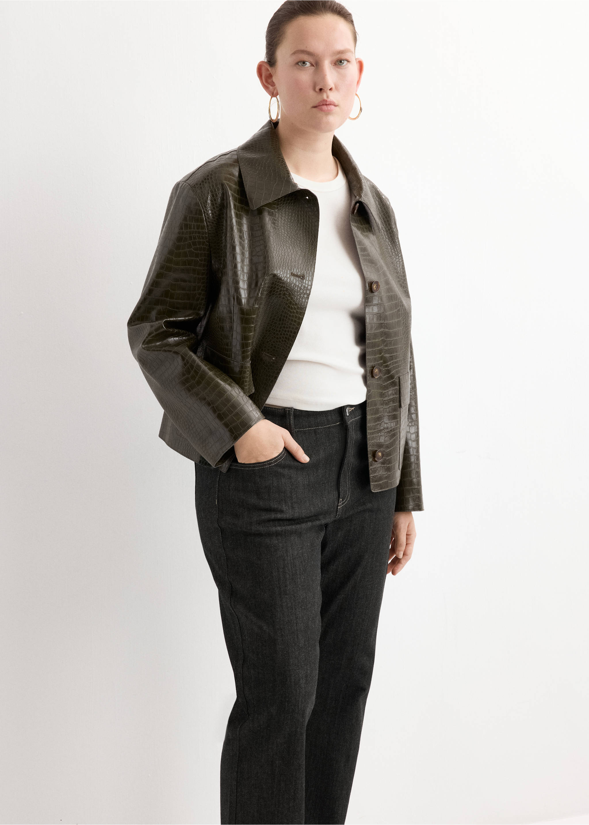Mid-rise flared jeans - Details of the article 5, Black. Ref: 27093318-00.