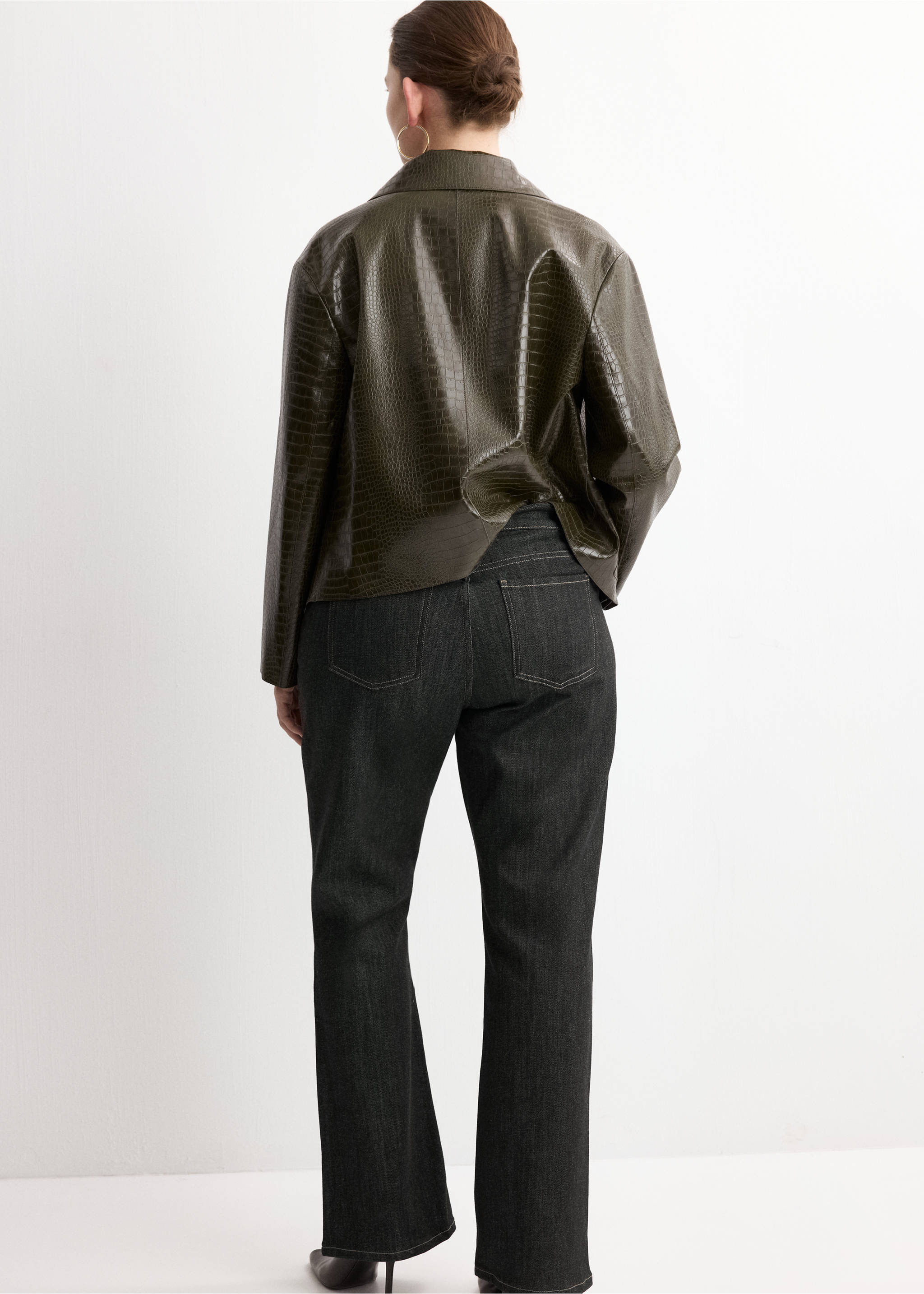 Mid-rise flared jeans - Details of the article 4, Black. Ref: 27093318-00.