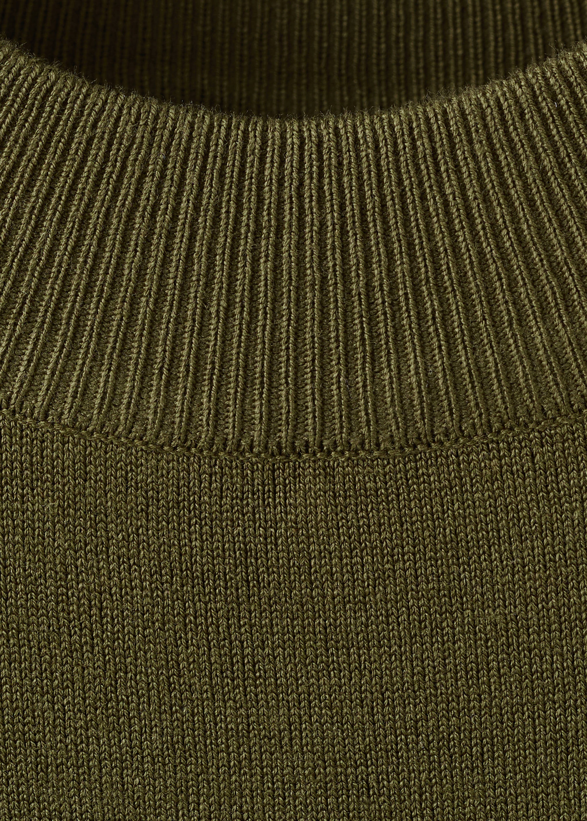 Belted knitted waistcoat - Details of the article 8