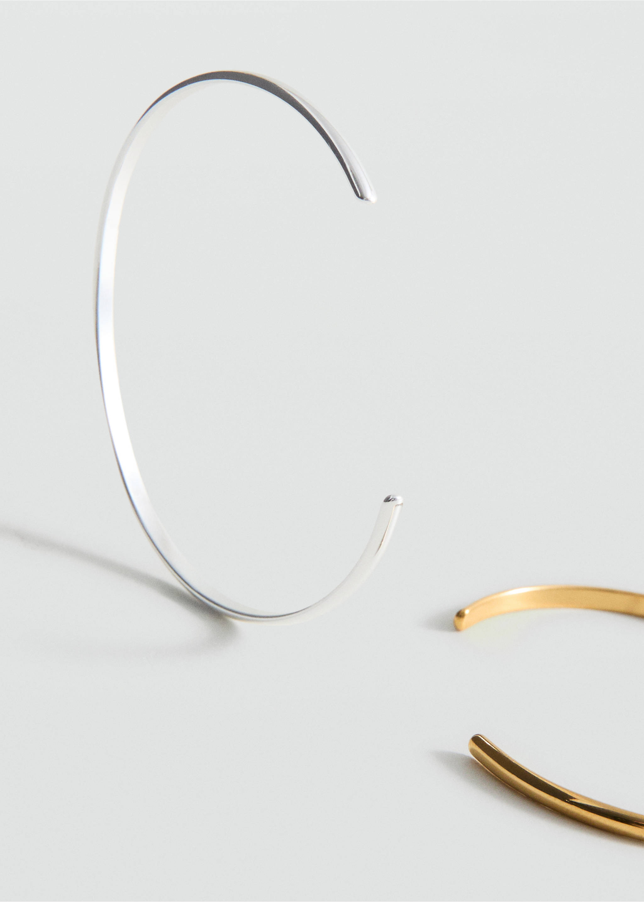 Silver-coloured metal cuff bracelet detail., Gold. Ref: 27095975-00.