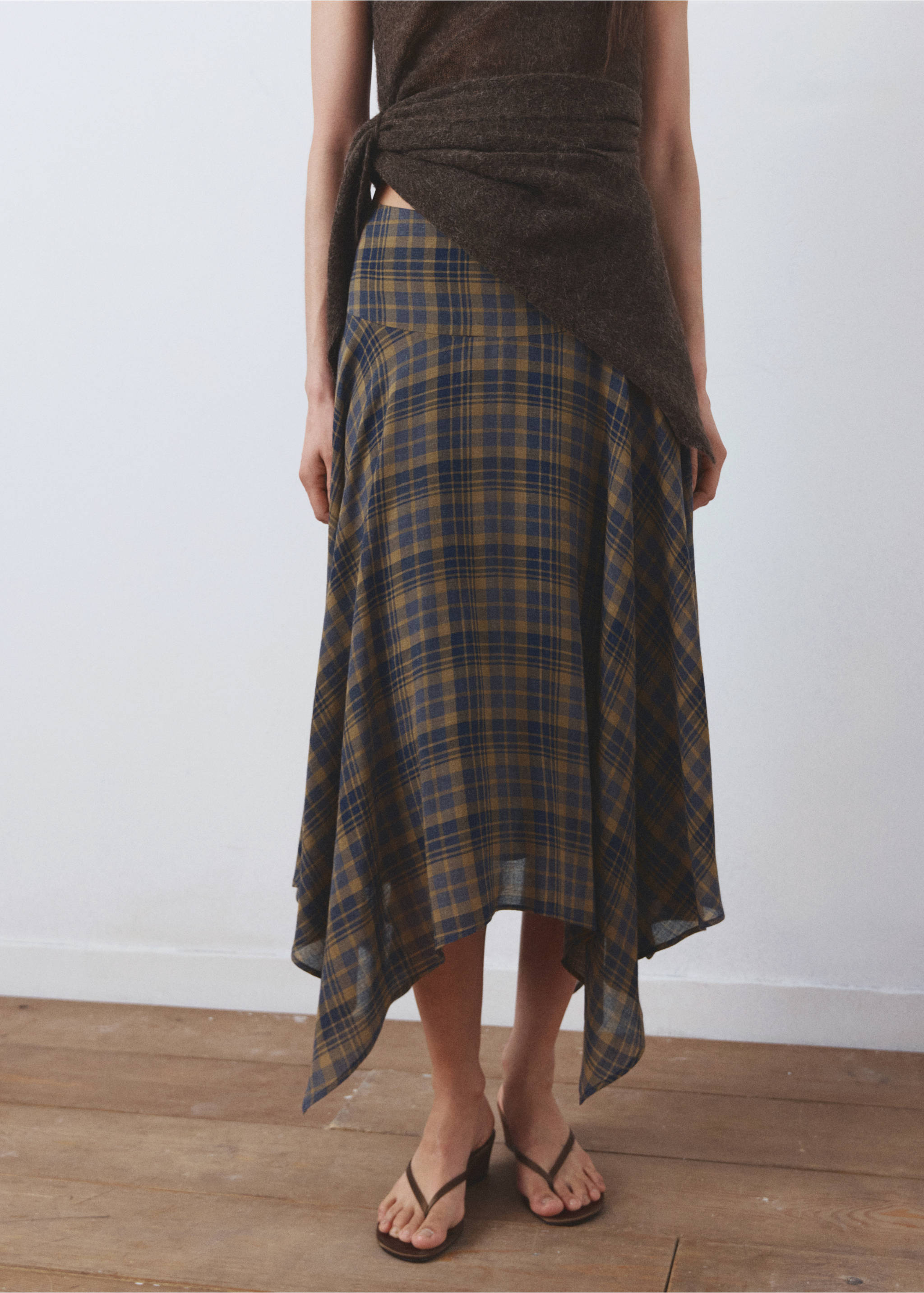 Checked asymmetric skirt - Medium plane, Brown. Ref: 27096361-00.