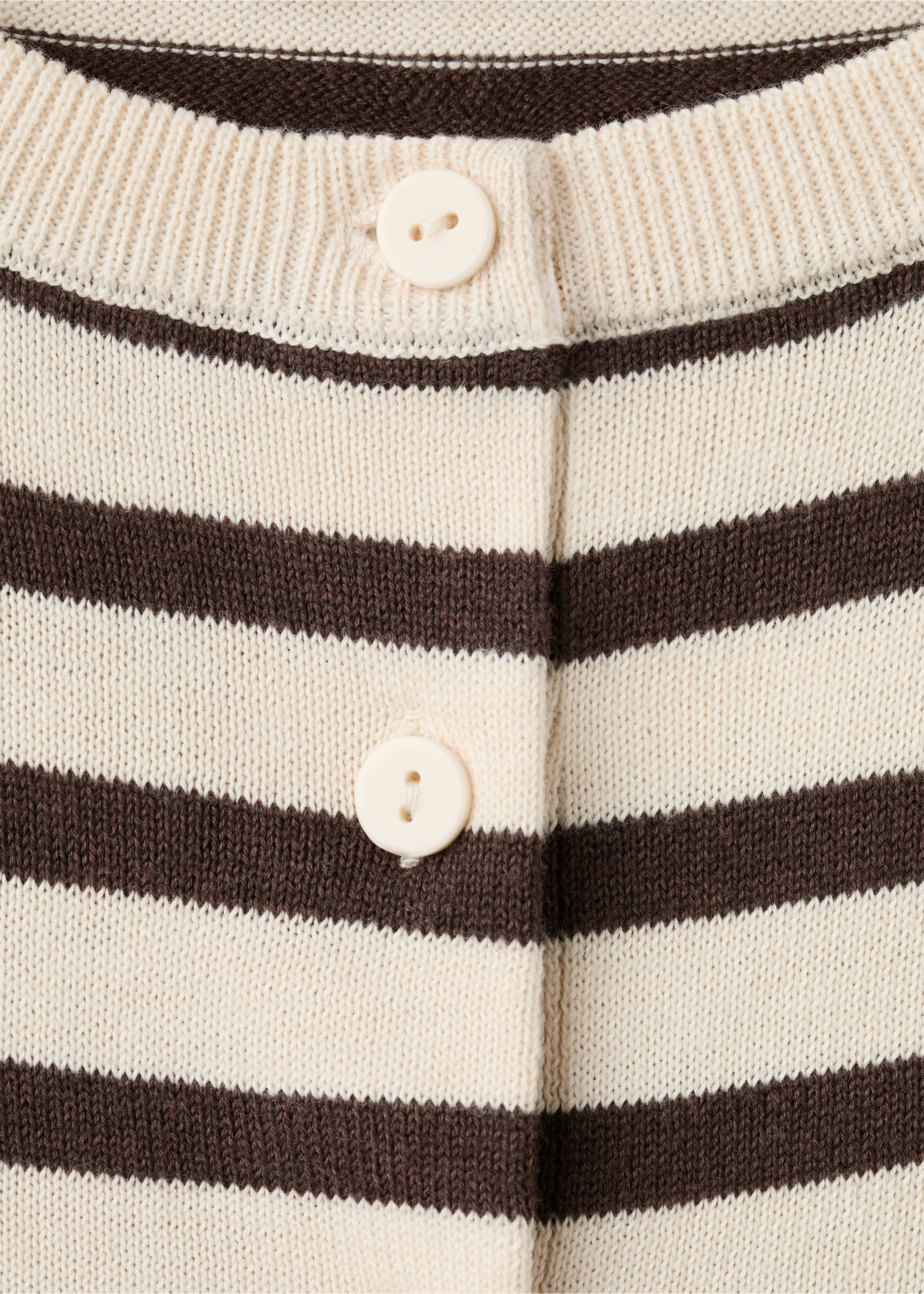Strickcardigan mit Streifenmuster - Detail des Artikels 8, Schokolade. Ref: 27097145-00.