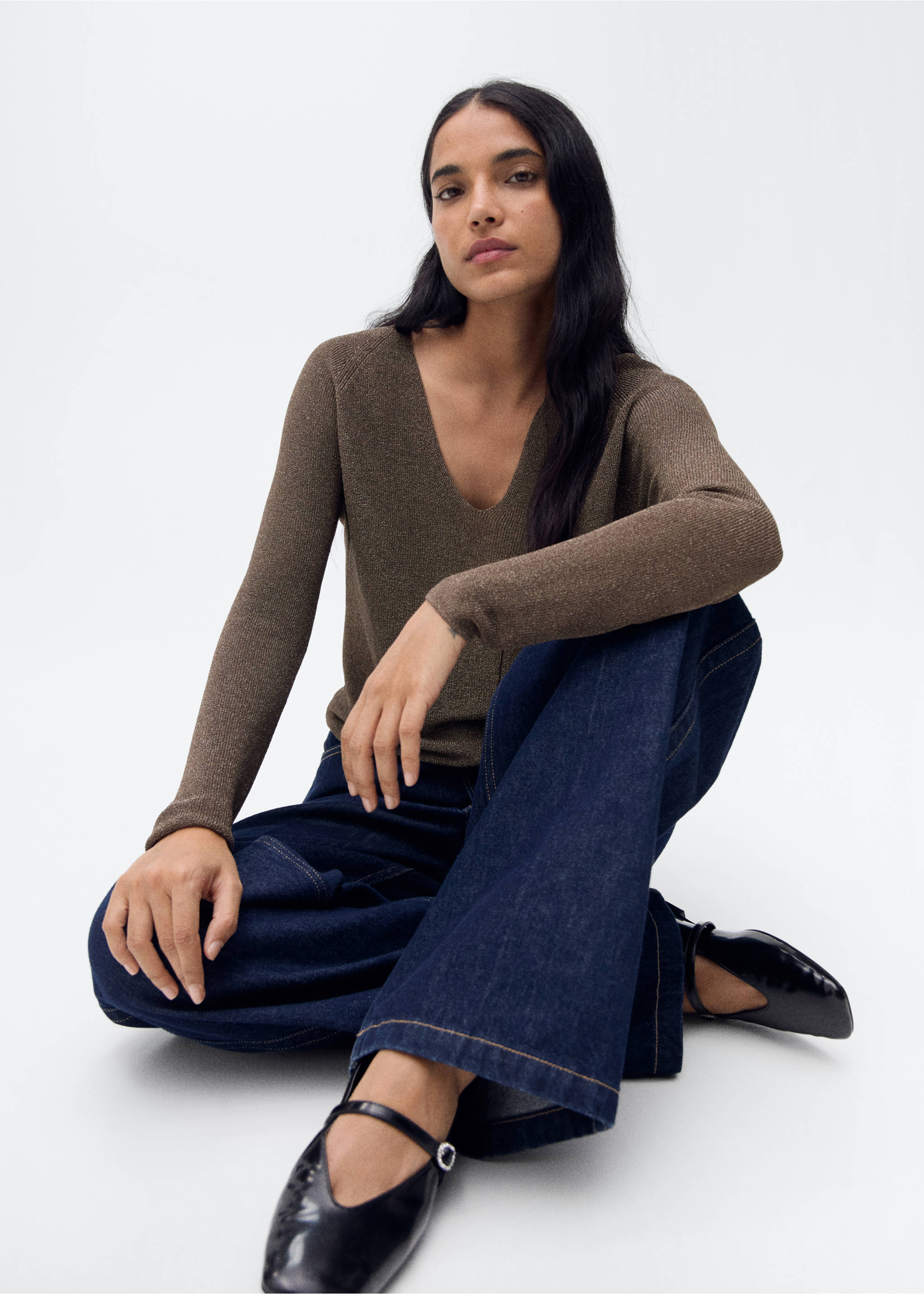 V-neck lurex sweater - Details of the article 2, Chocolate. Ref: 27911287-00.
