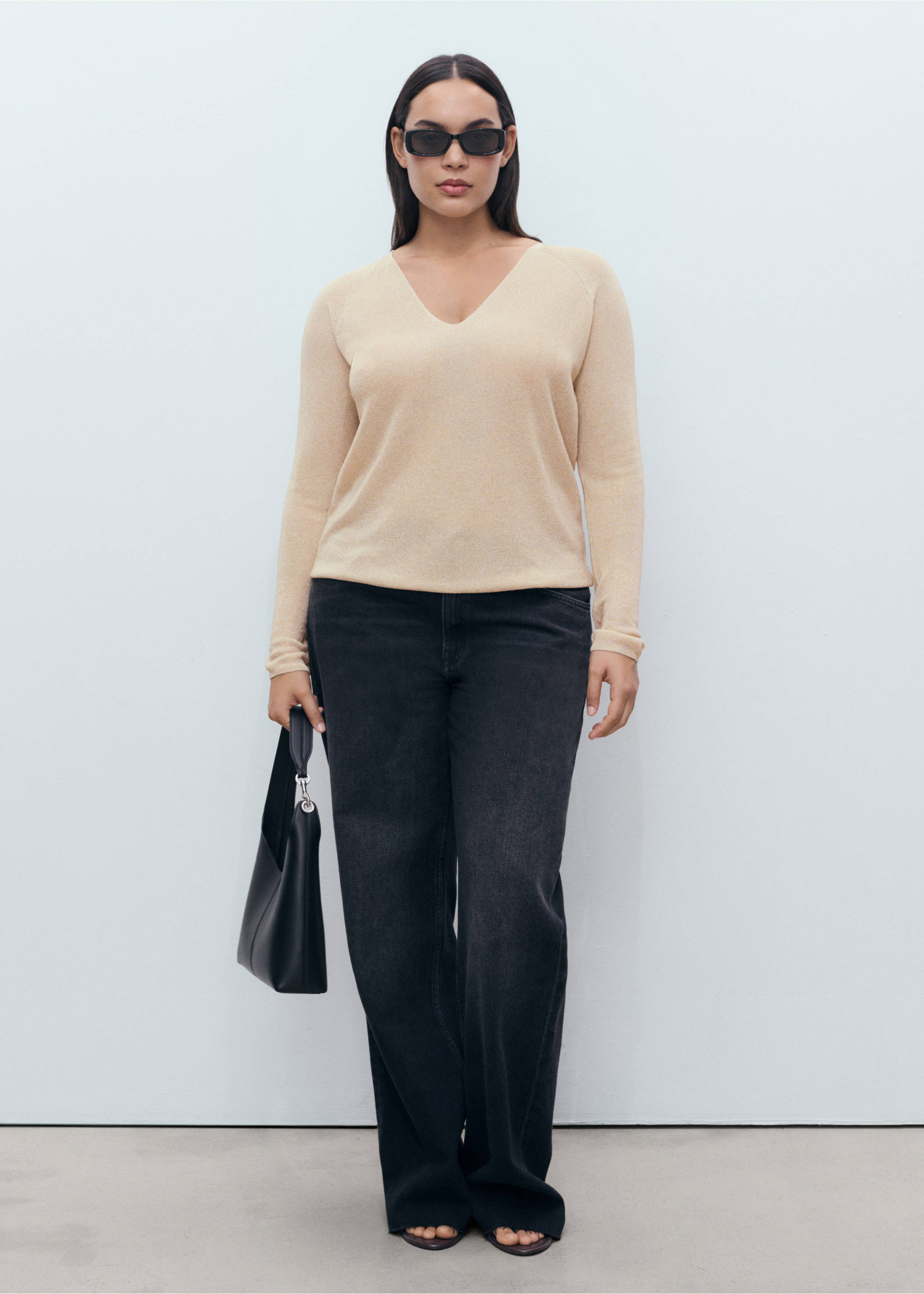V-neck lurex sweater - Details of the article 6, Gold. Ref: 27911287-00.