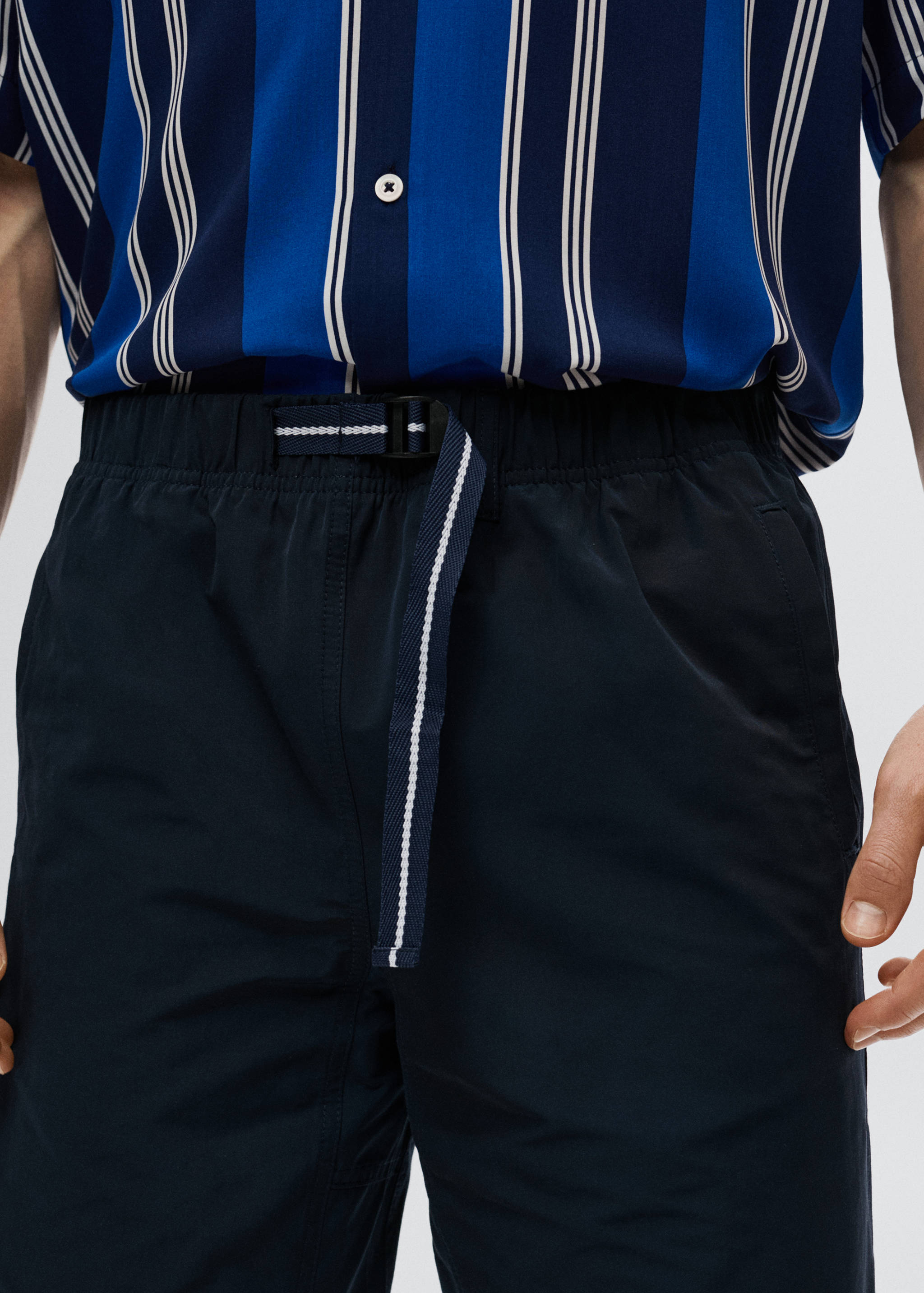 Cotton shorts with elastic waist - Details of the article 1