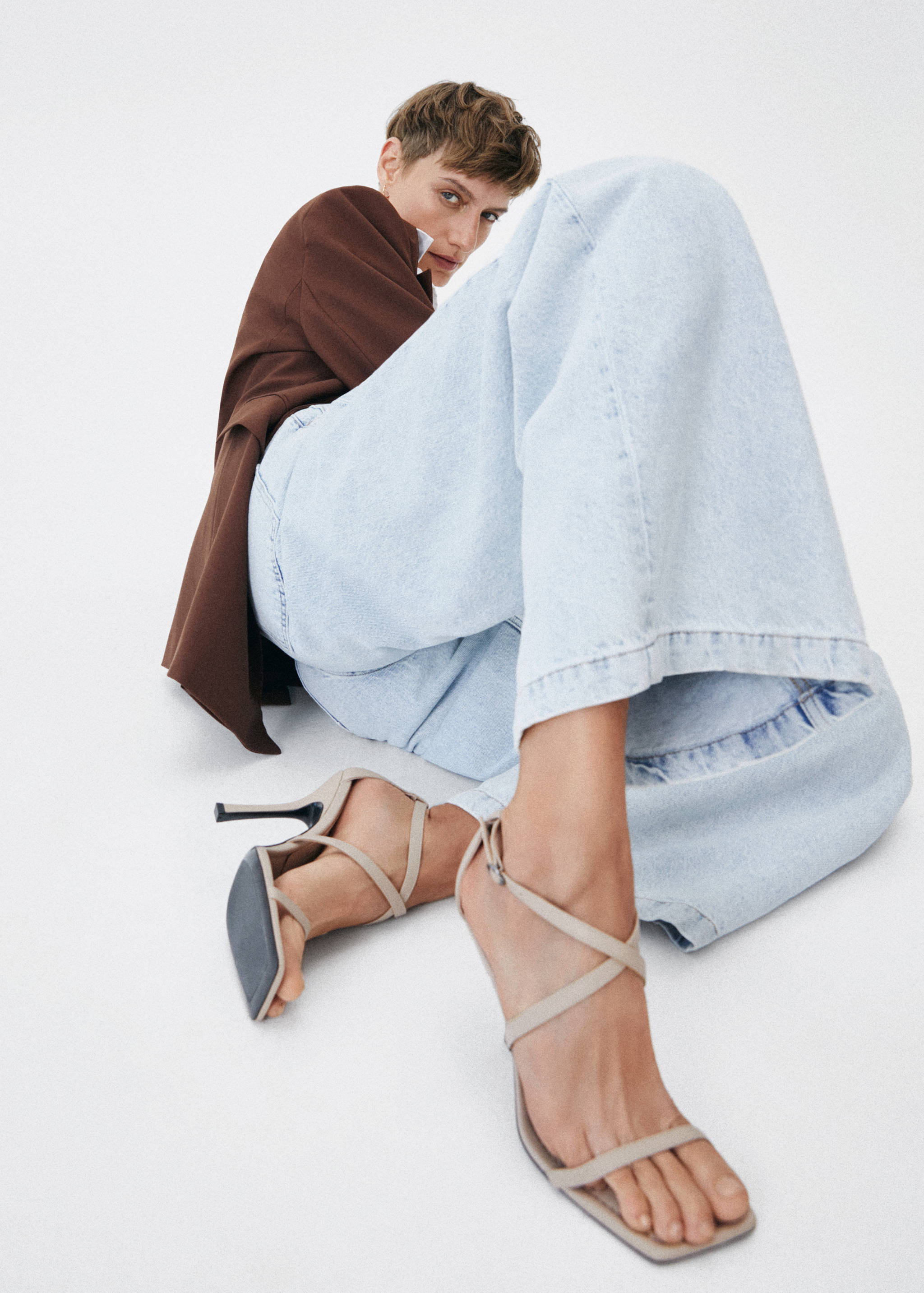 Riemensandale mit Absatz - Detail des Artikels 9