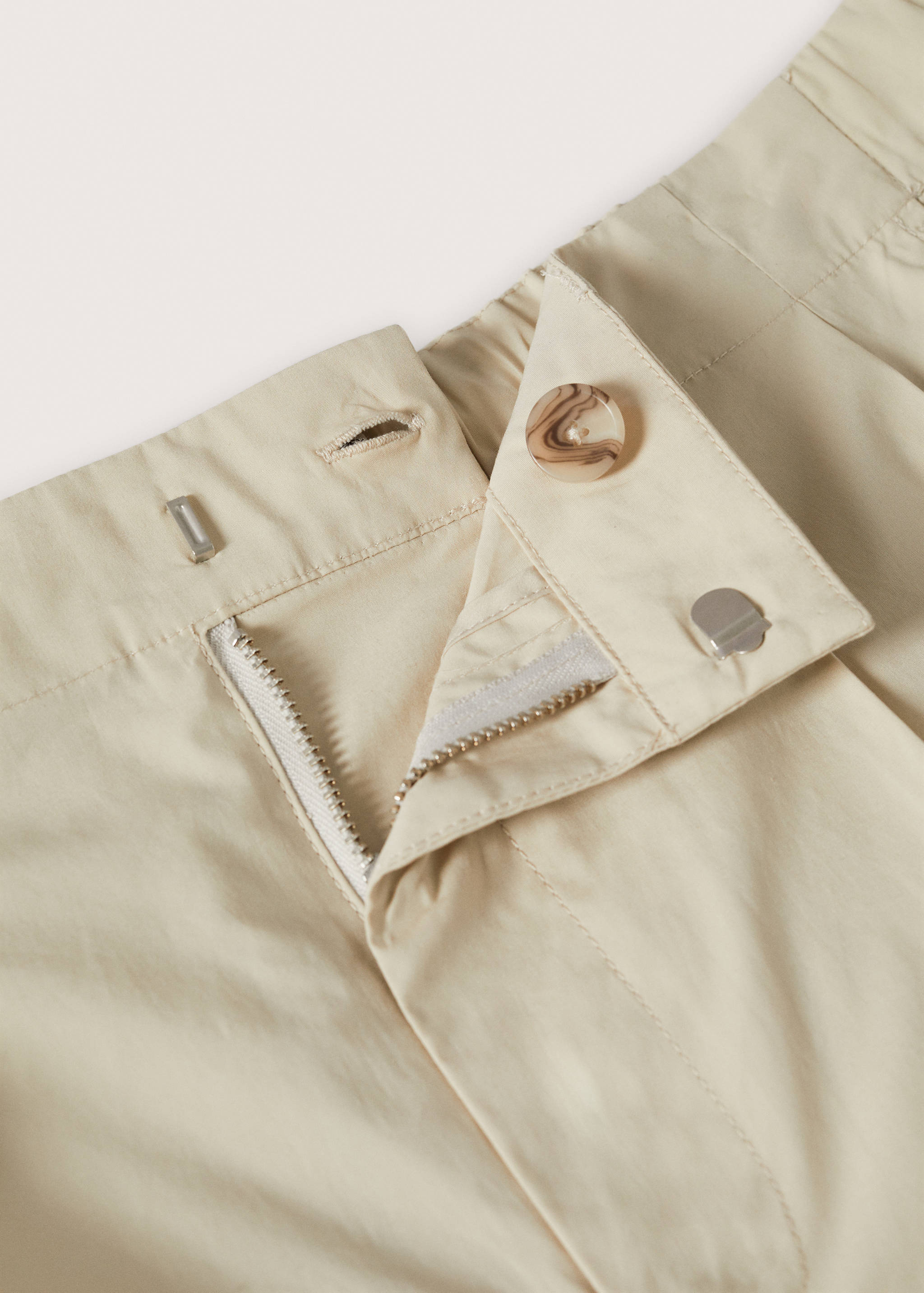 Cotton pleated Bermuda shorts - Details of the article 8