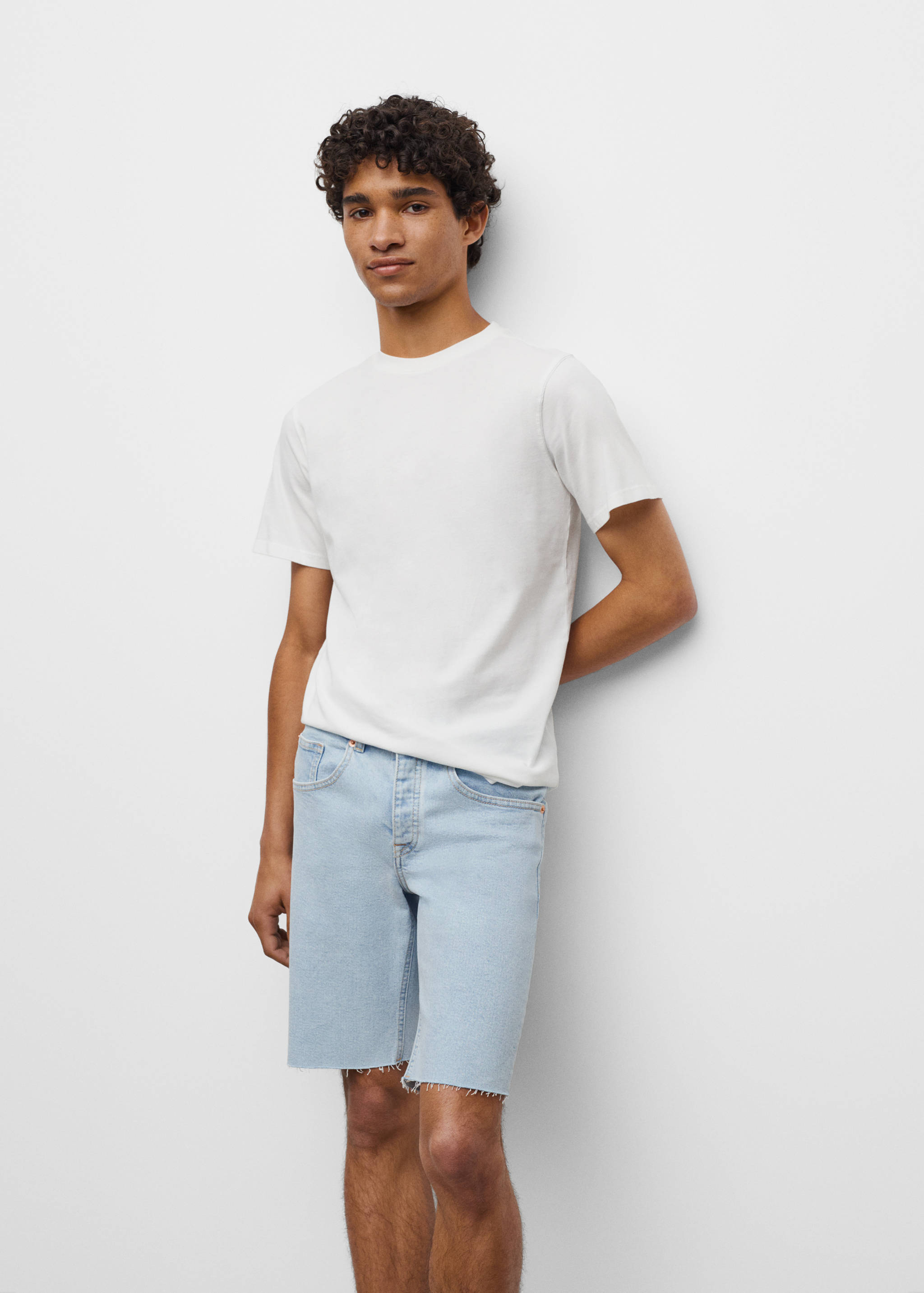 Frayed hem denim shorts - Details of the article 2