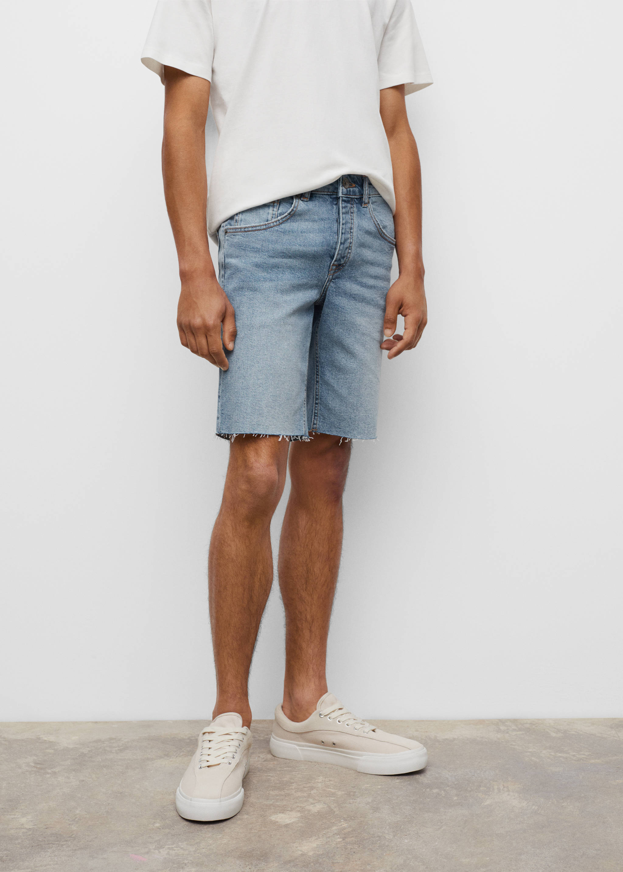 Frayed hem denim shorts - Details of the article 1