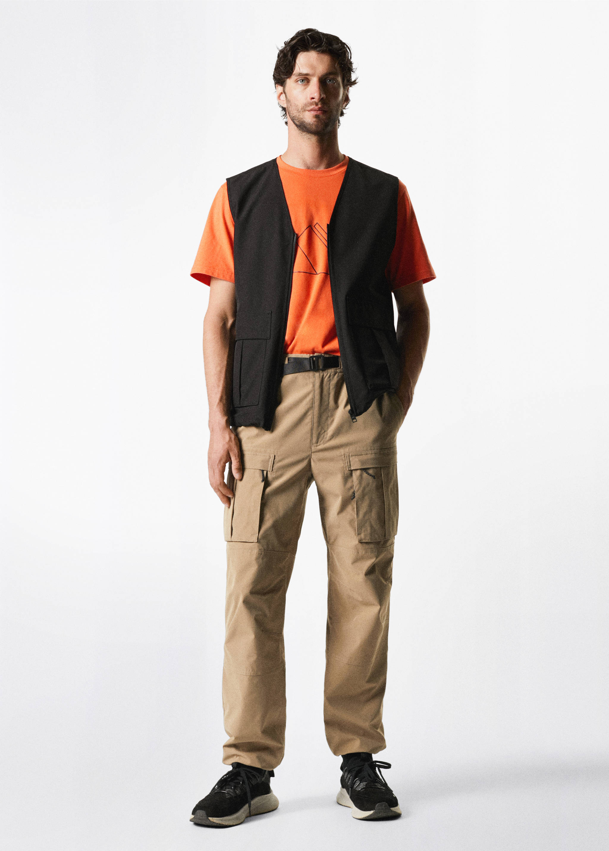 Waterproof cargo trousers - General plane