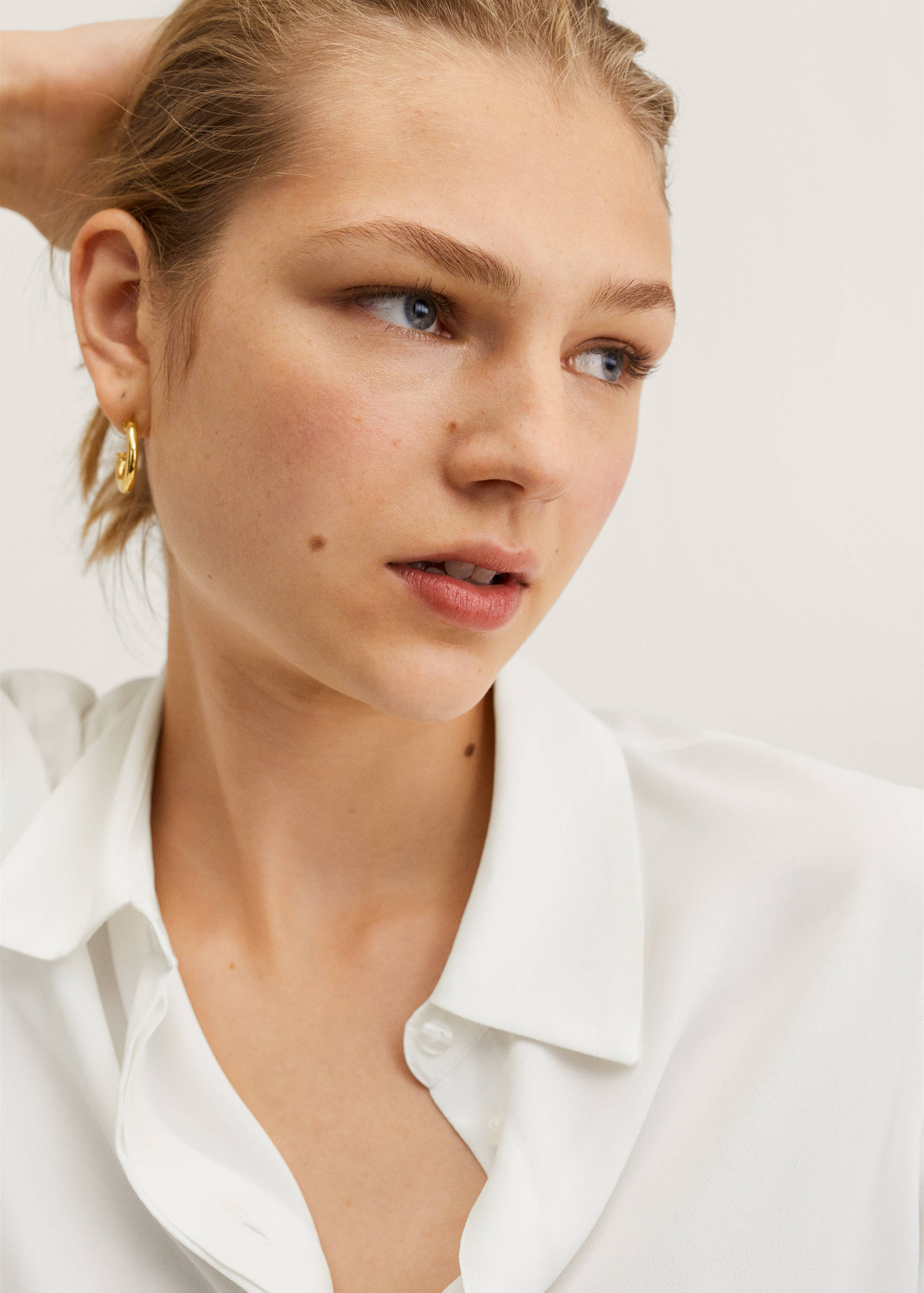 Buttoned flowy shirt - Details of the article 2