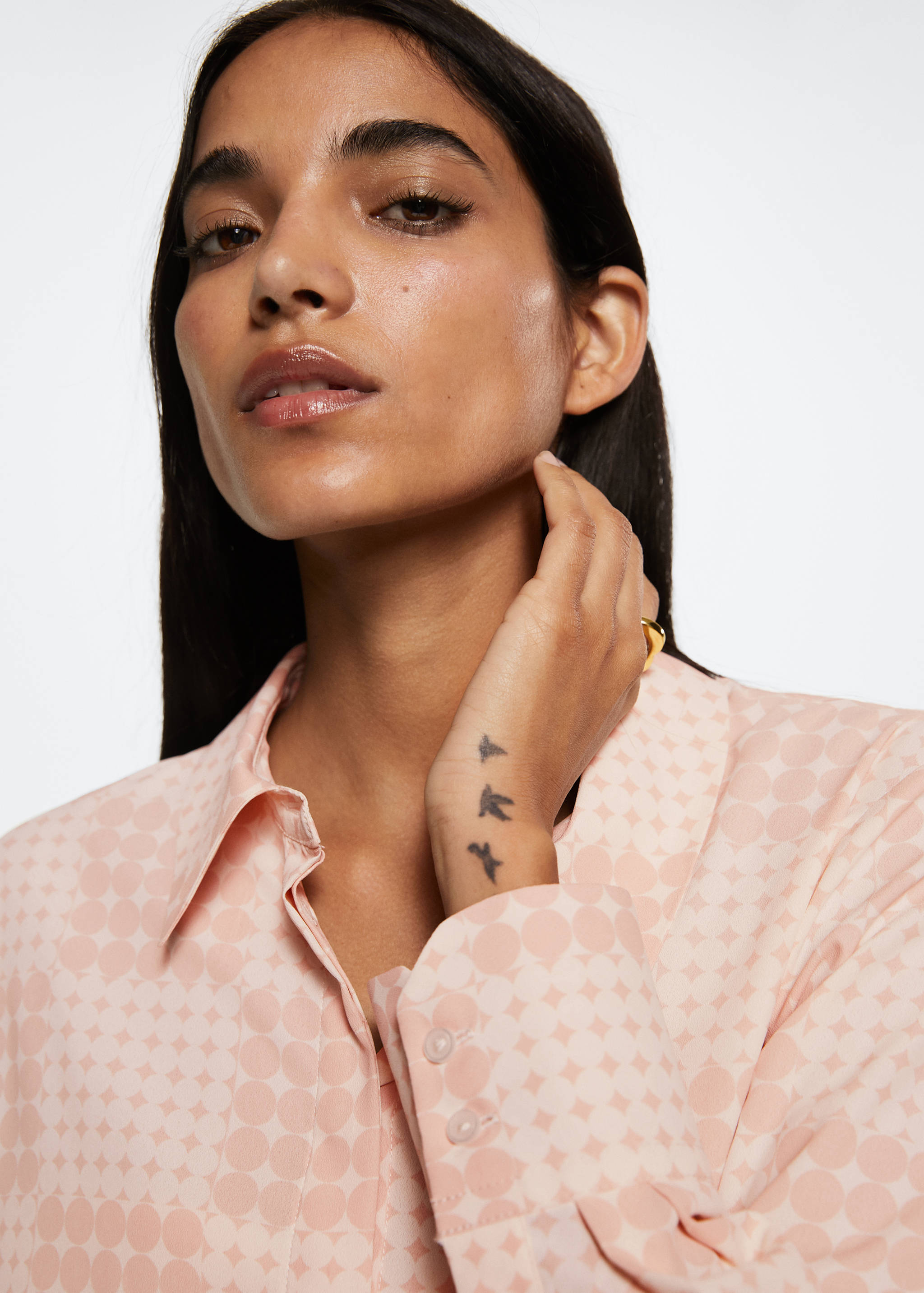 Buttoned flowy shirt - Details of the article 2