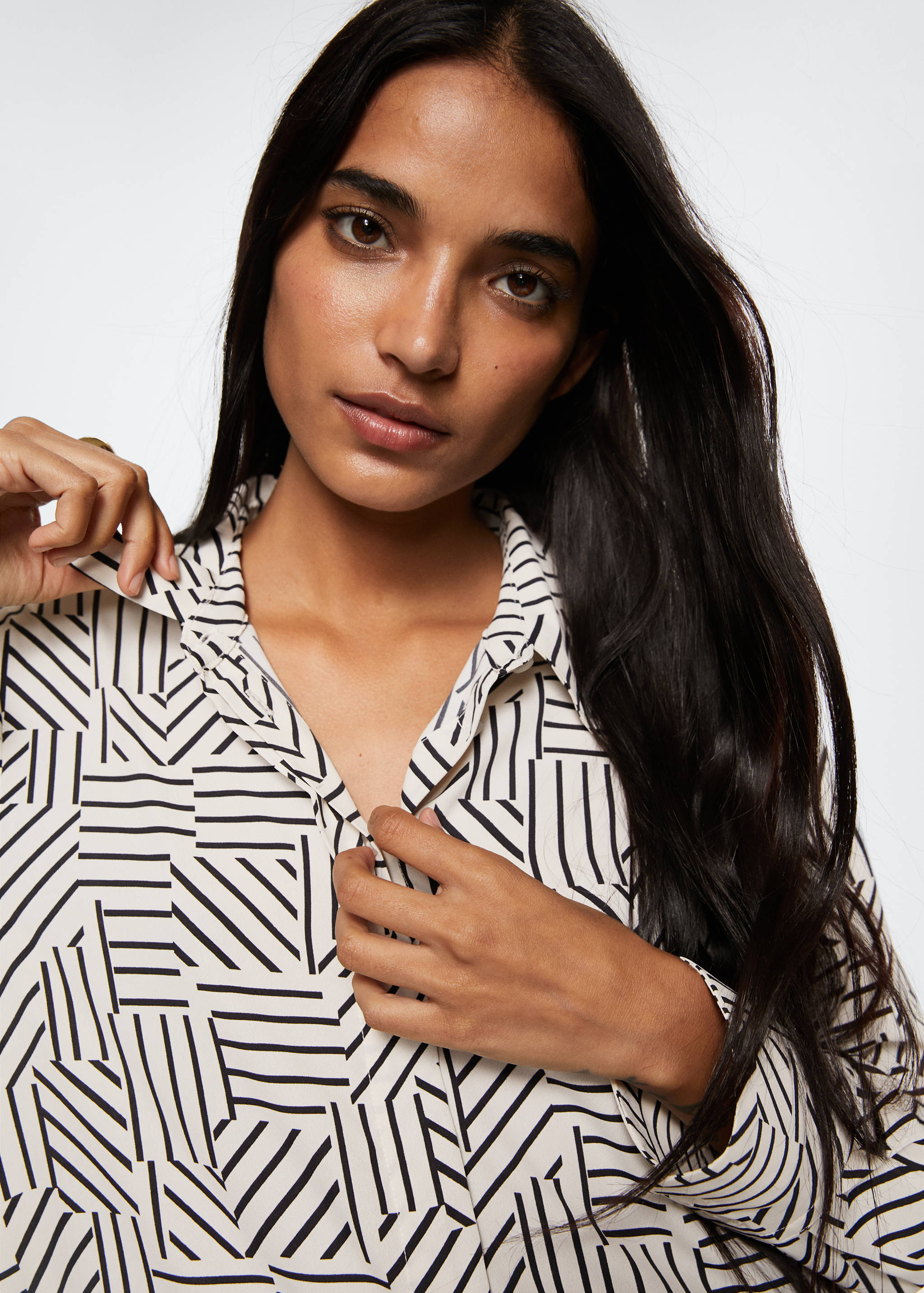 Buttoned flowy shirt - Details of the article 1