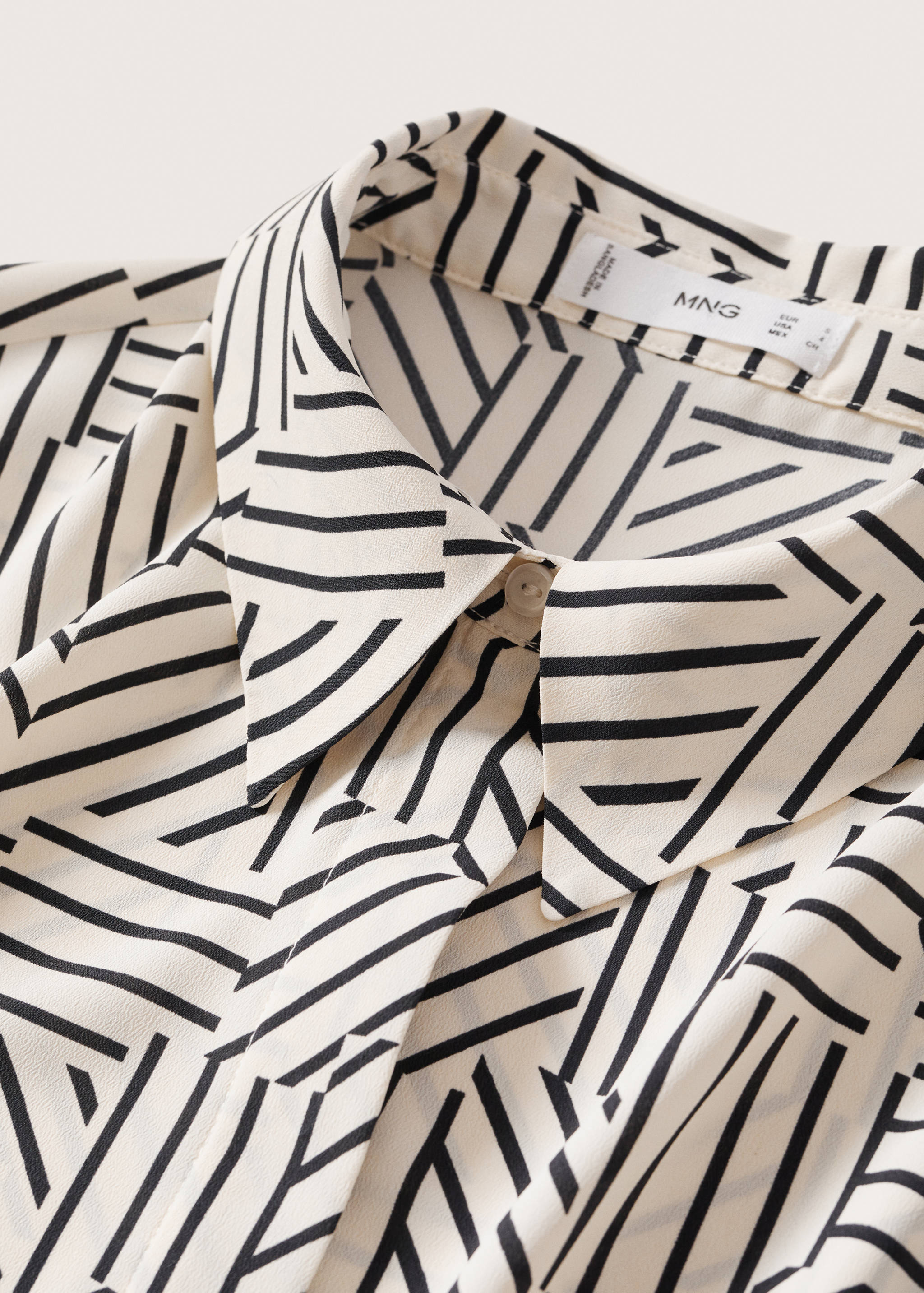 Buttoned flowy shirt - Details of the article 8