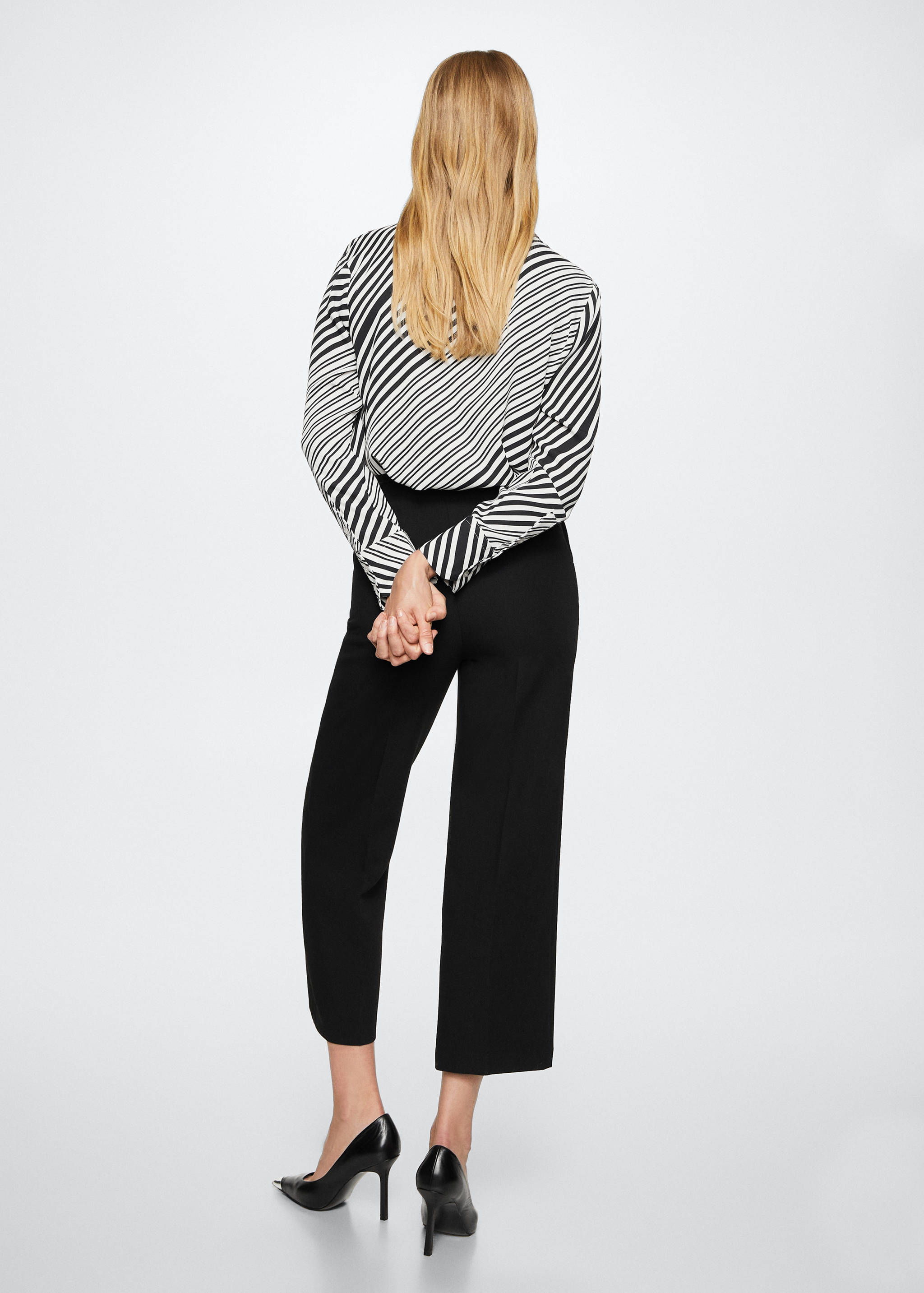 Buttoned flowy shirt - Reverse of the article