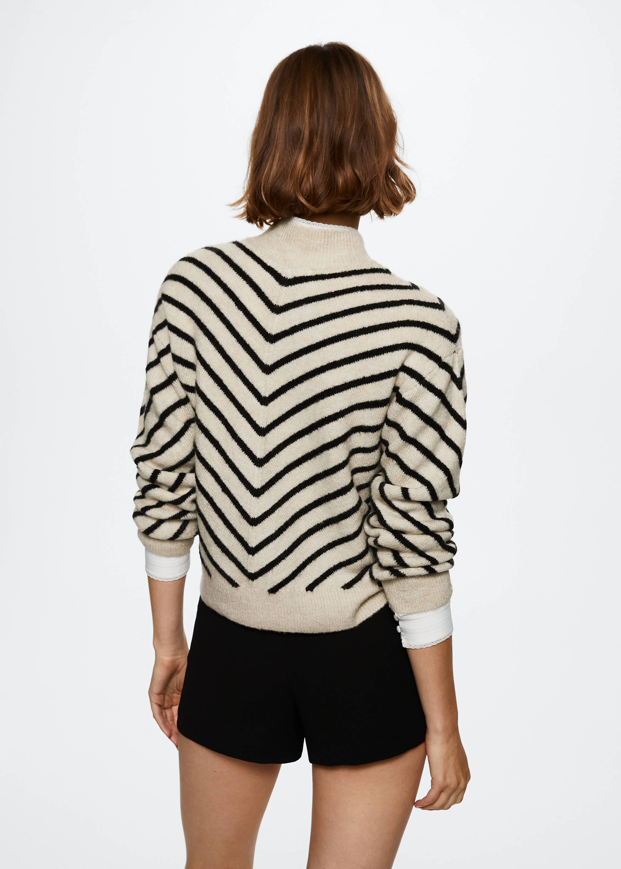 Gestreifter Pullover mit halbhohem Kragen - Rückseite des Artikels