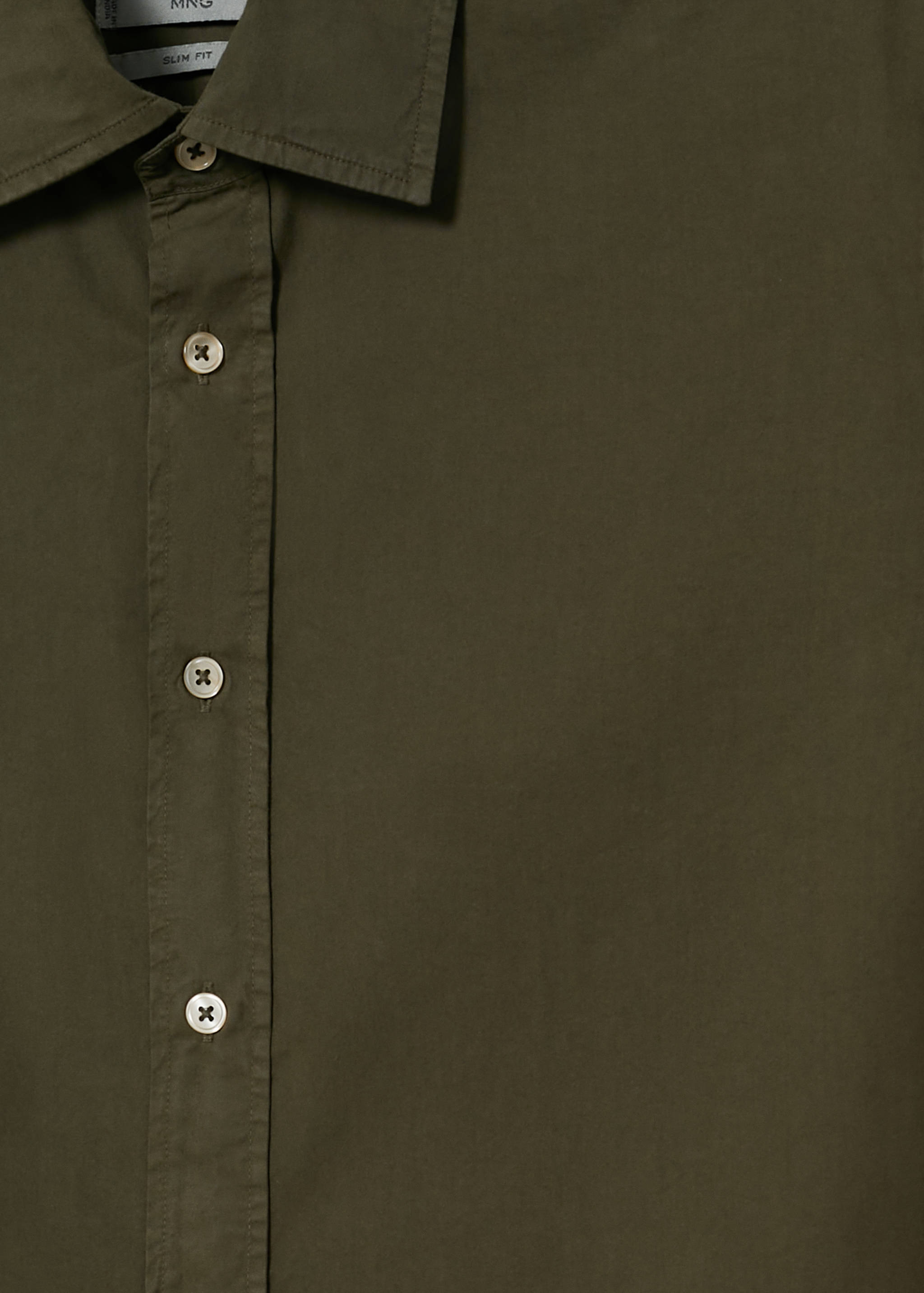 Slim Fit-Hemd aus Baumwolle - Detailansicht des Brustbereichs