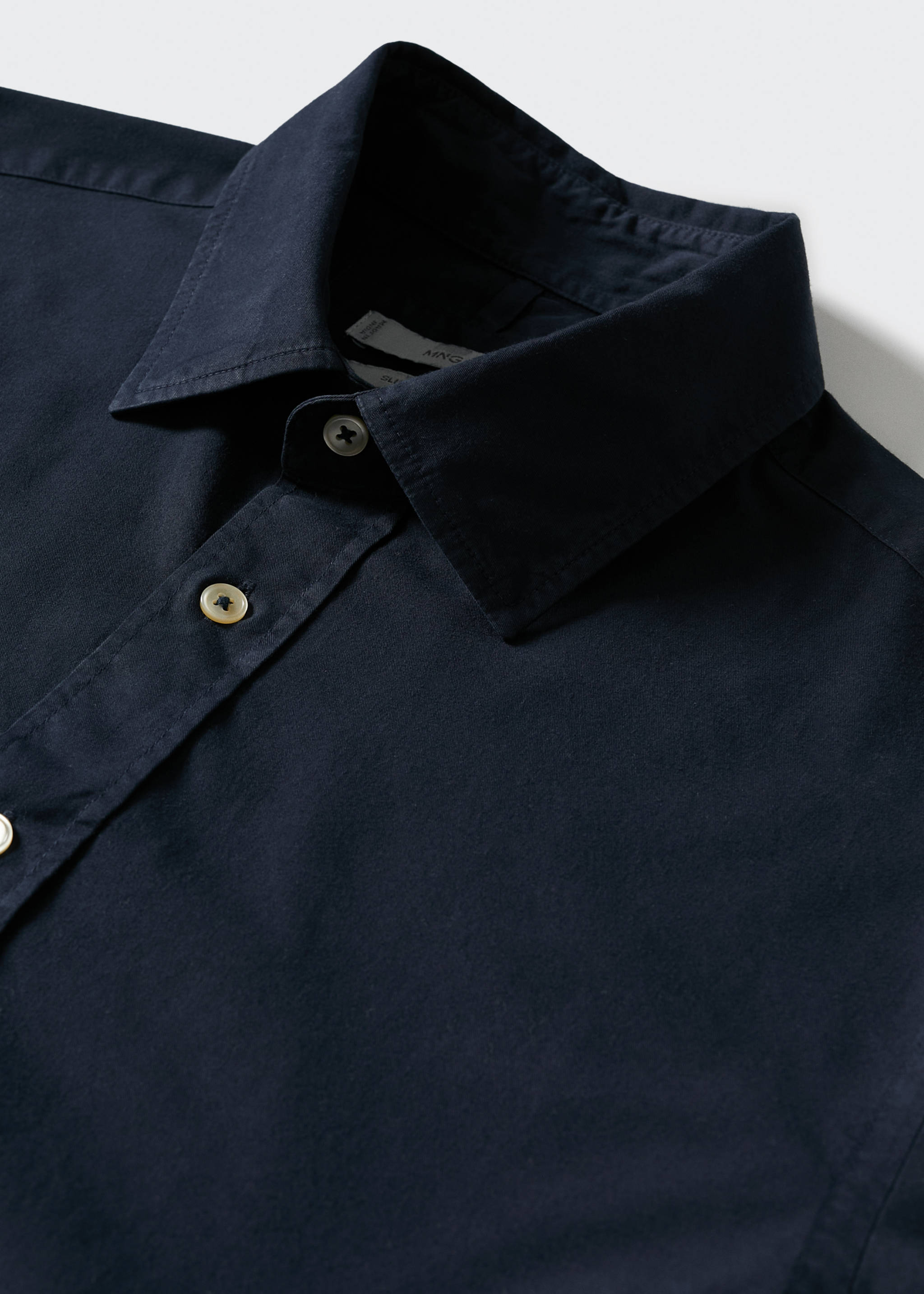 Slim Fit-Hemd aus Baumwolle - Detailansicht des Kragens