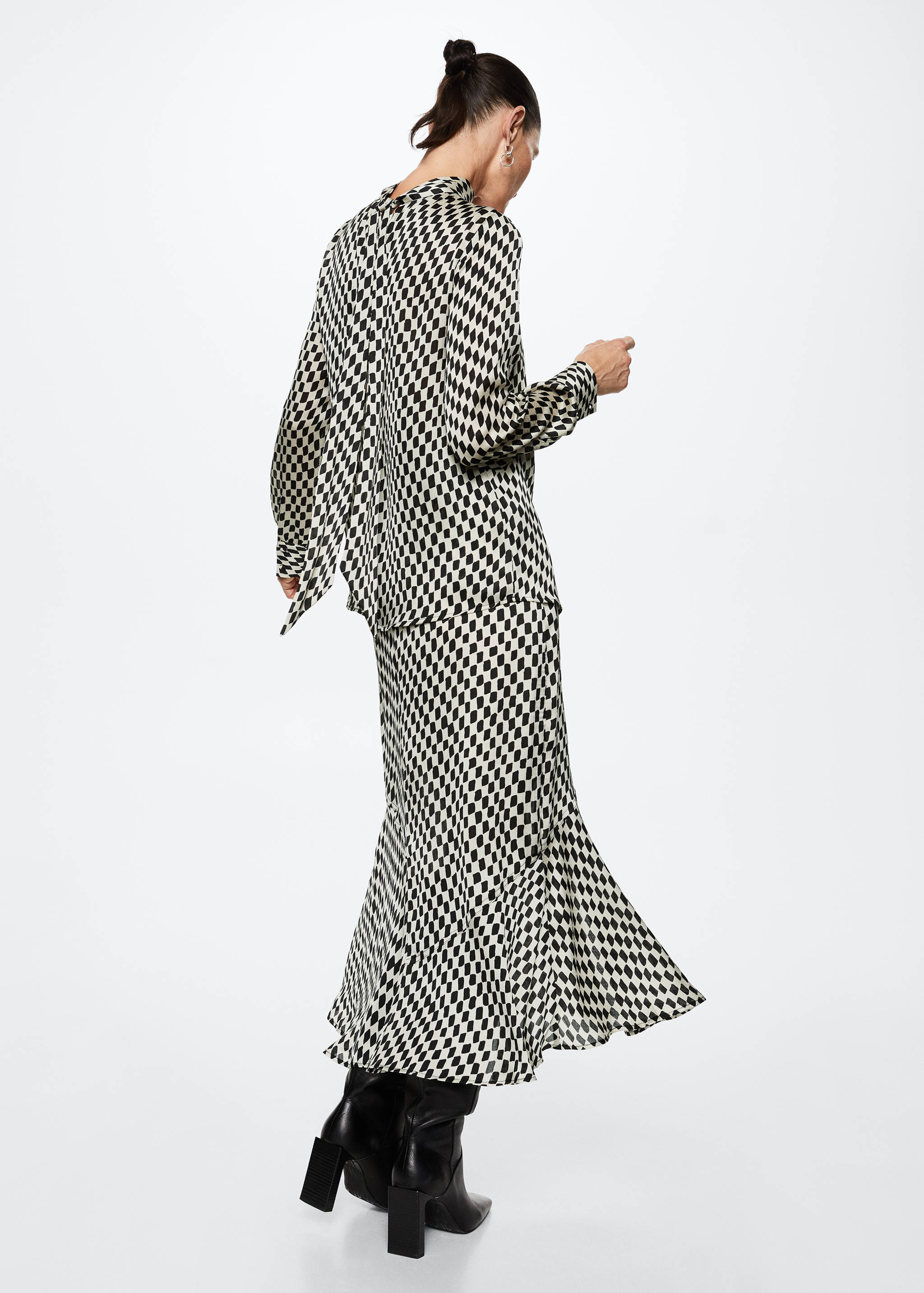 Bow check shirt - Reverse of the article