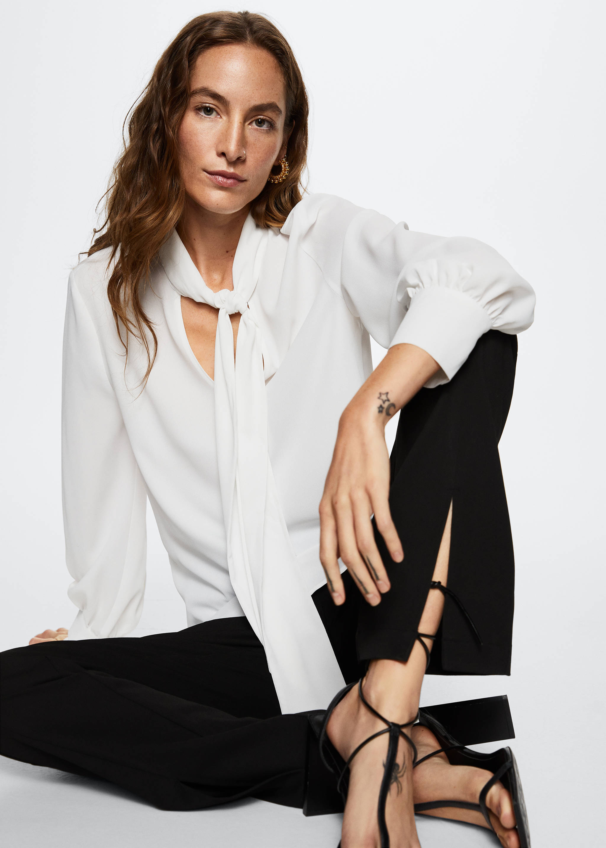 Splývavá blůza s vázačkou - Detail zboží 2