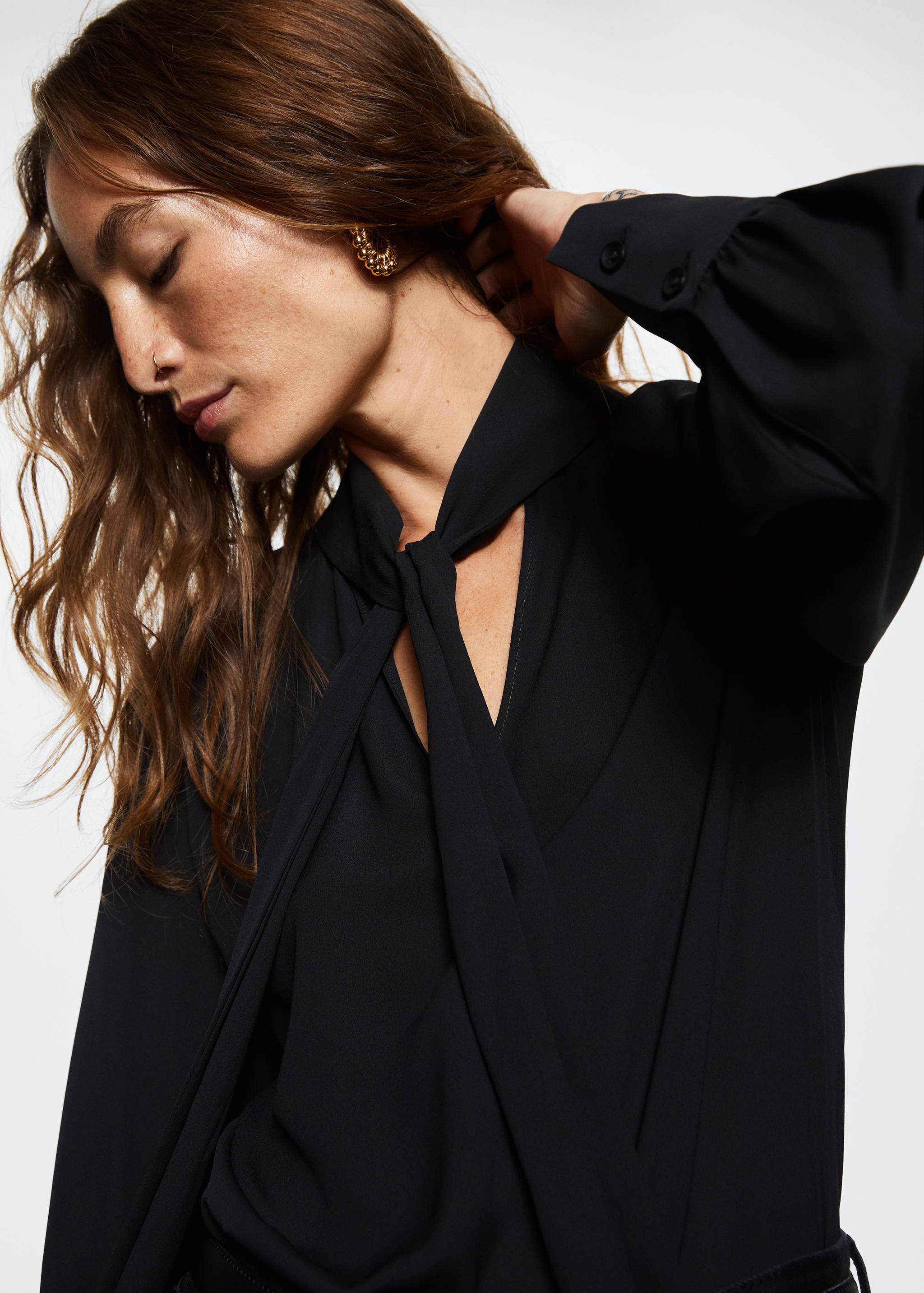 Splývavá blůza s vázačkou - Detail zboží 1