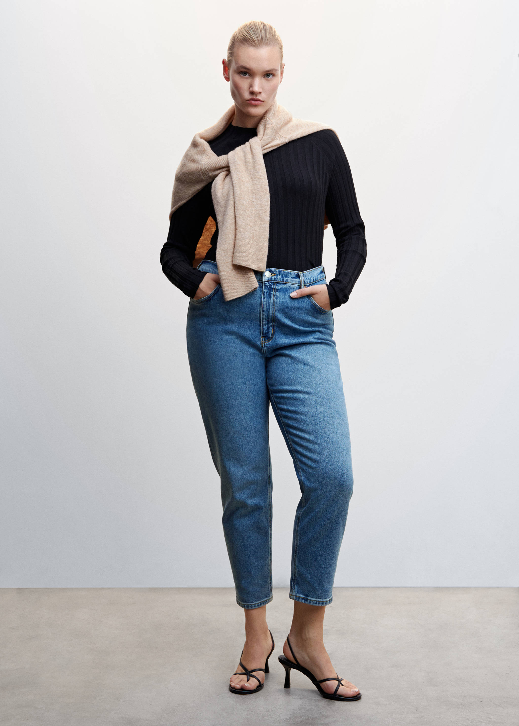Mom comfort high-rise jeans - Details of the article 3