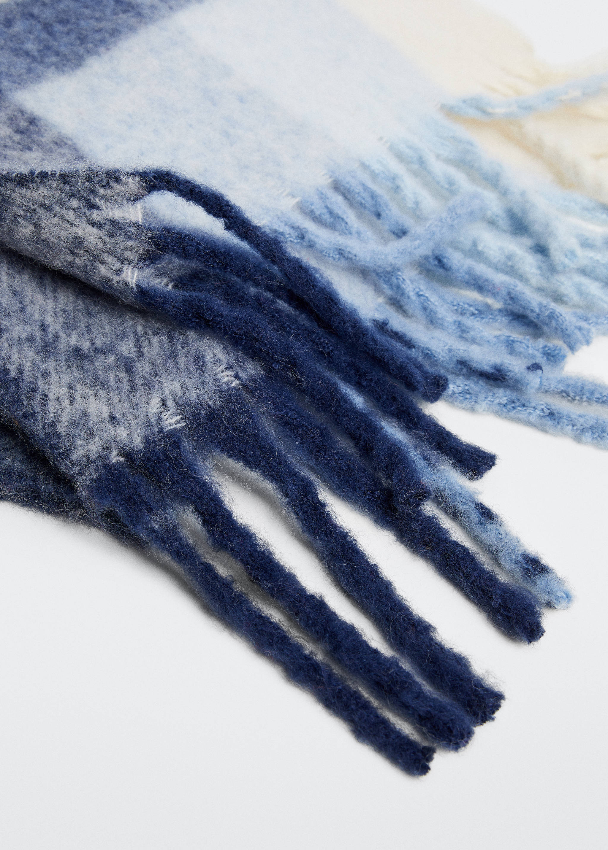 Bufanda lana flecos - Plano medio