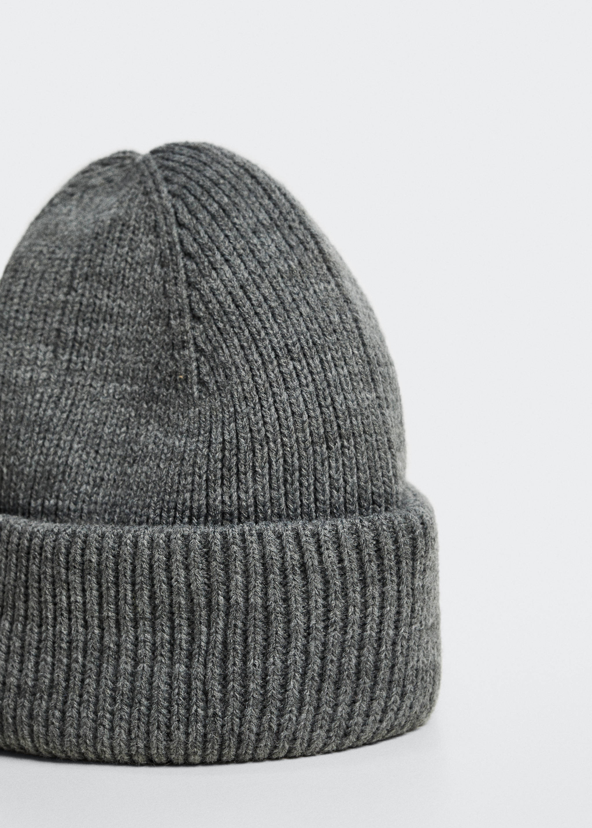 Short knitted hat - Details of the article 2