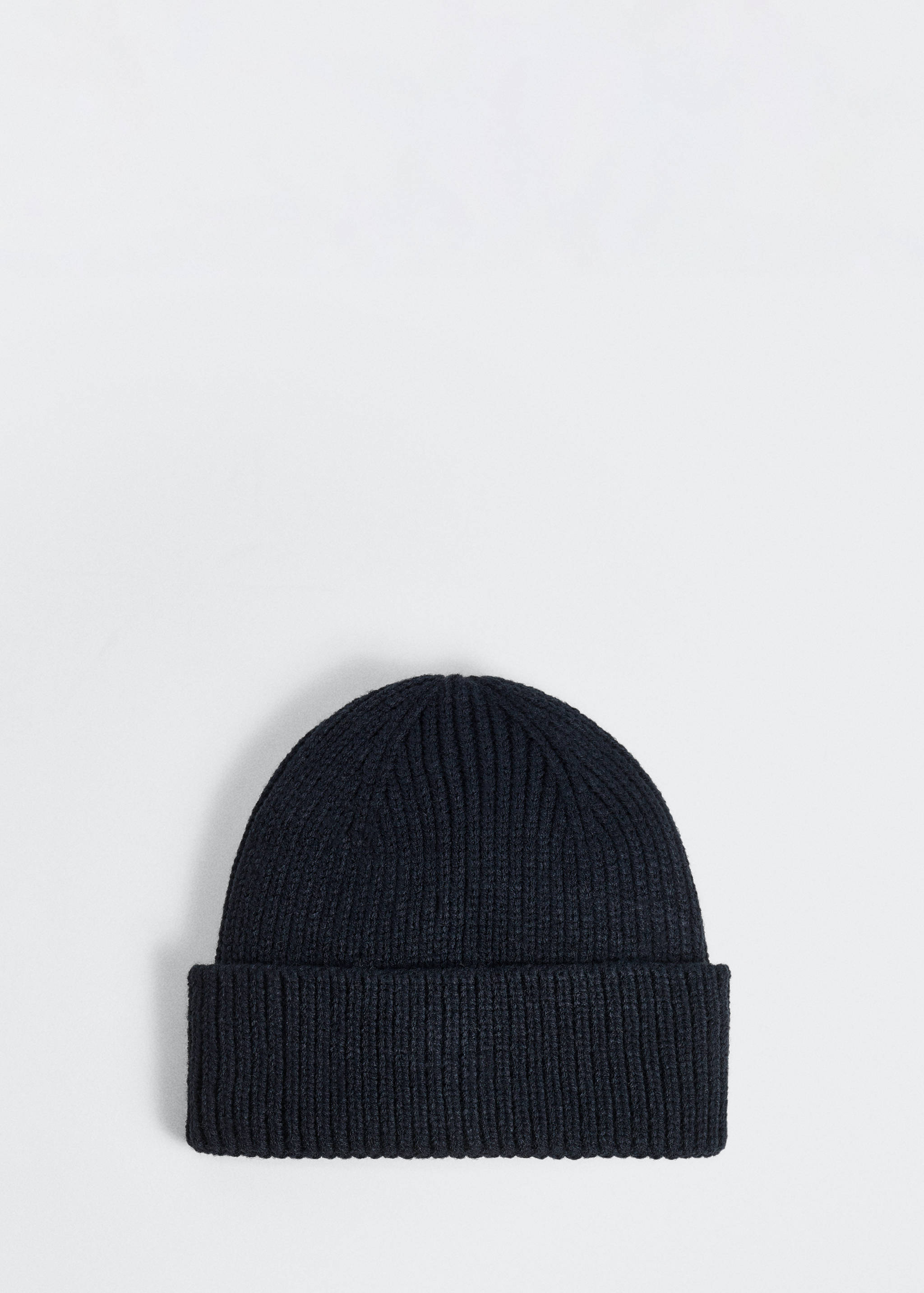 Short knitted hat - Article without model