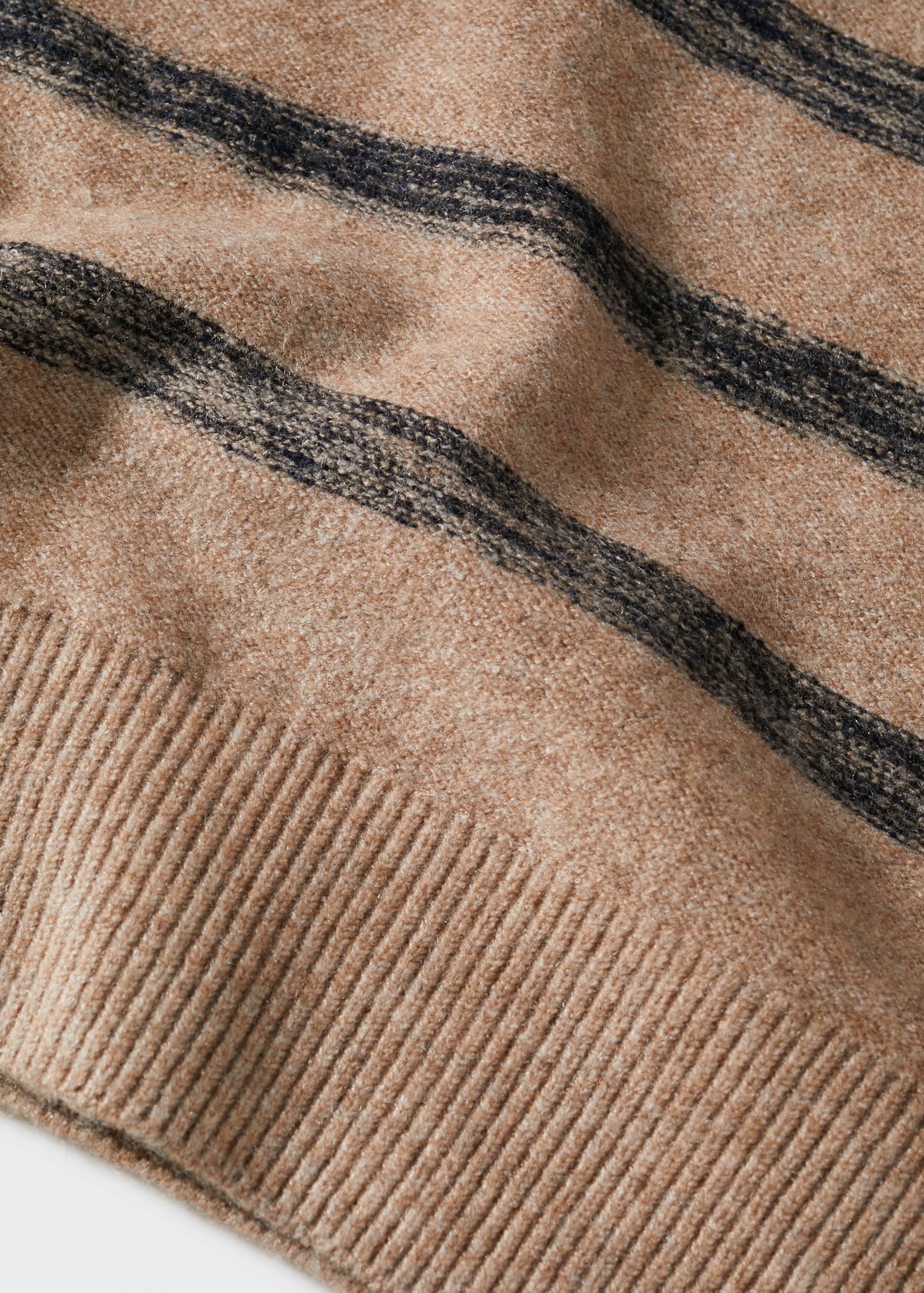 Trui met streepjestextuur - Detail van het artikel 8