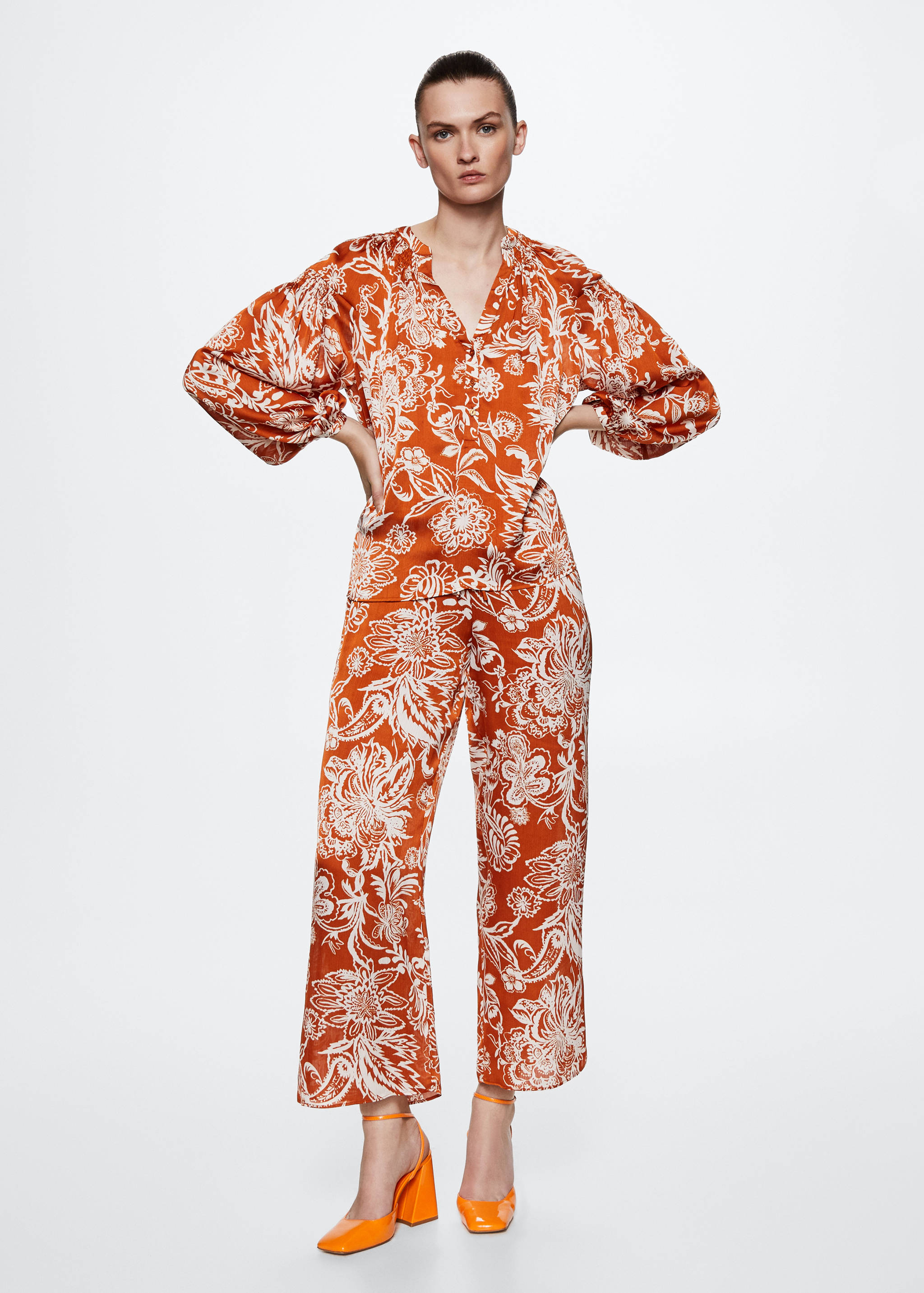 Satin print blouse - General plane