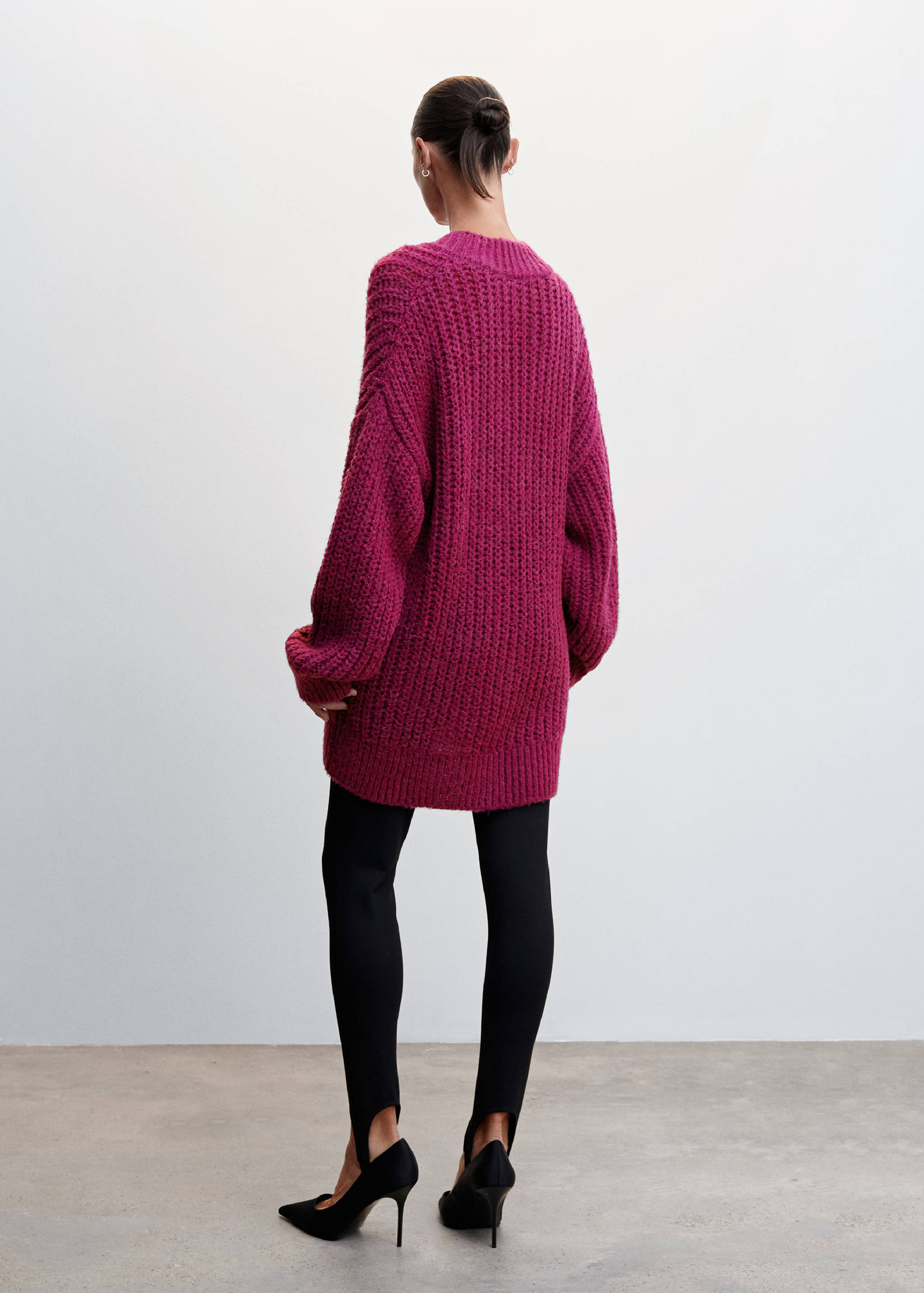 Oversized-Pullover mit V-Ausschnitt - Rückseite des Artikels