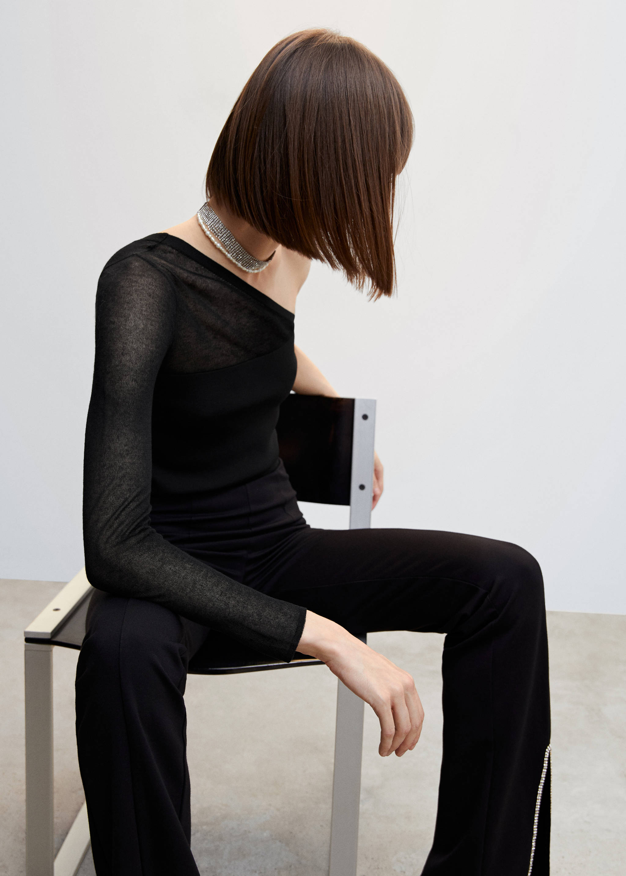 Asymmetric design top - Details of the article 1