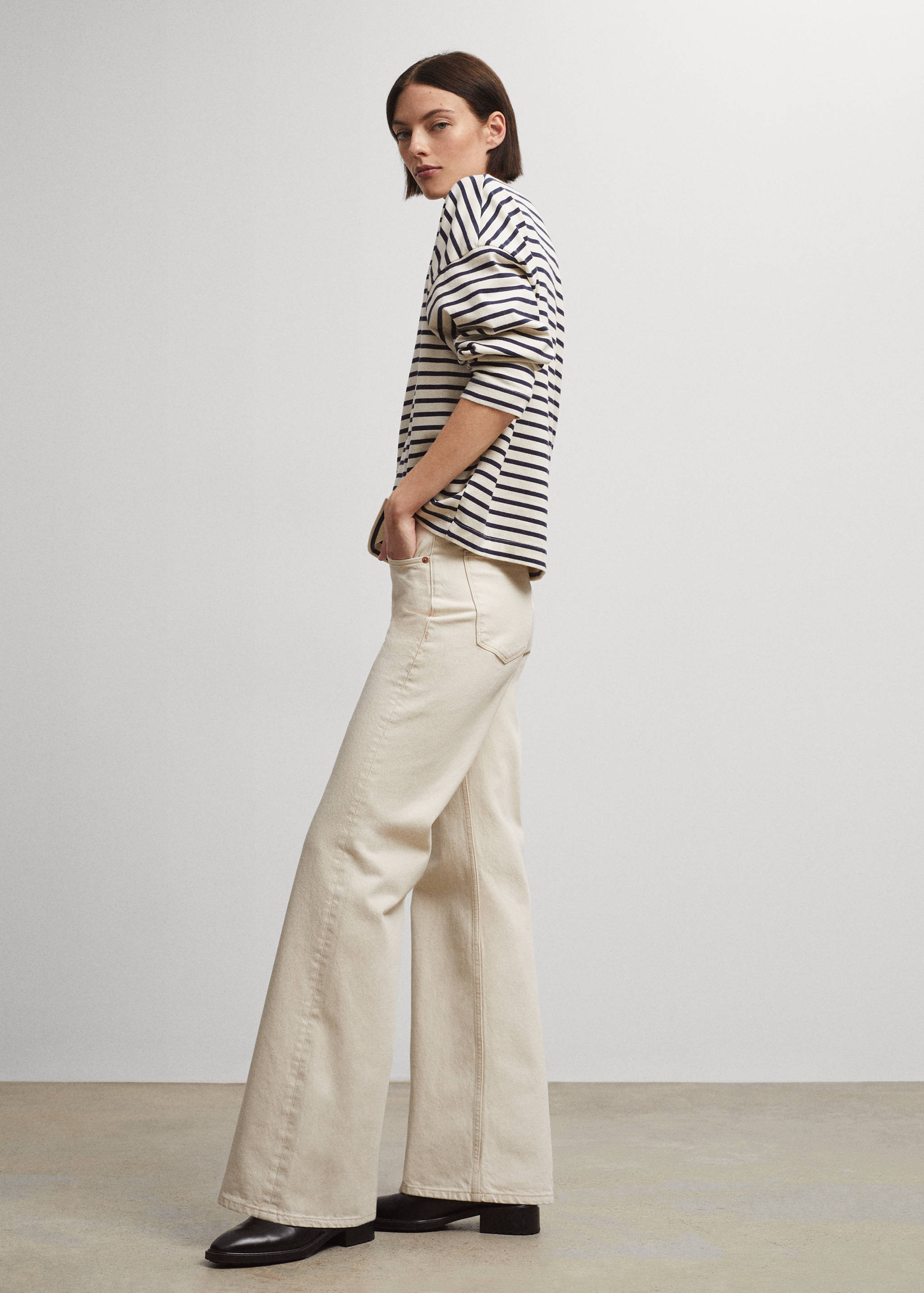 Camiseta de rayas - Plano medio