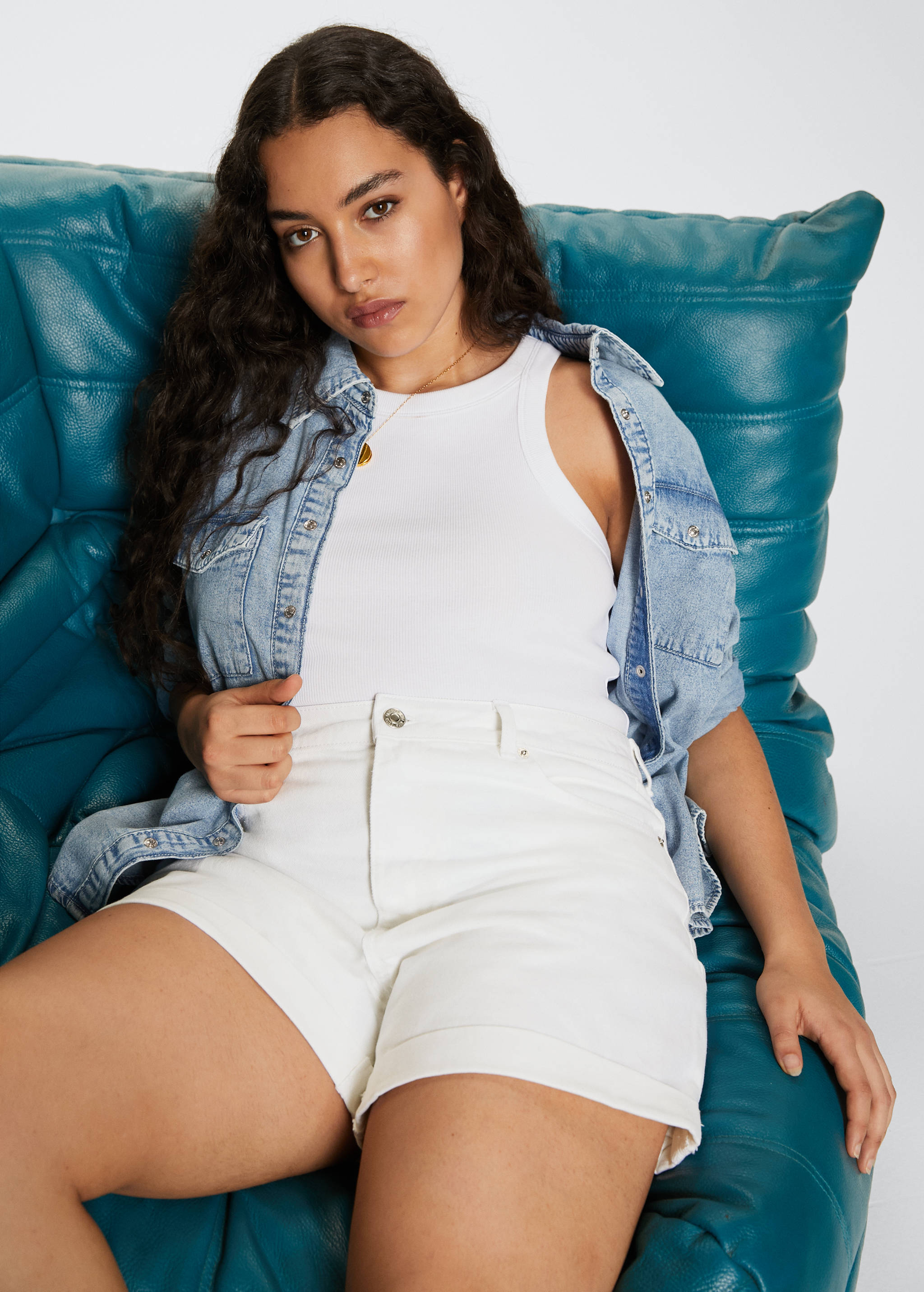 Mom-fit denim shorts - Details of the article 5