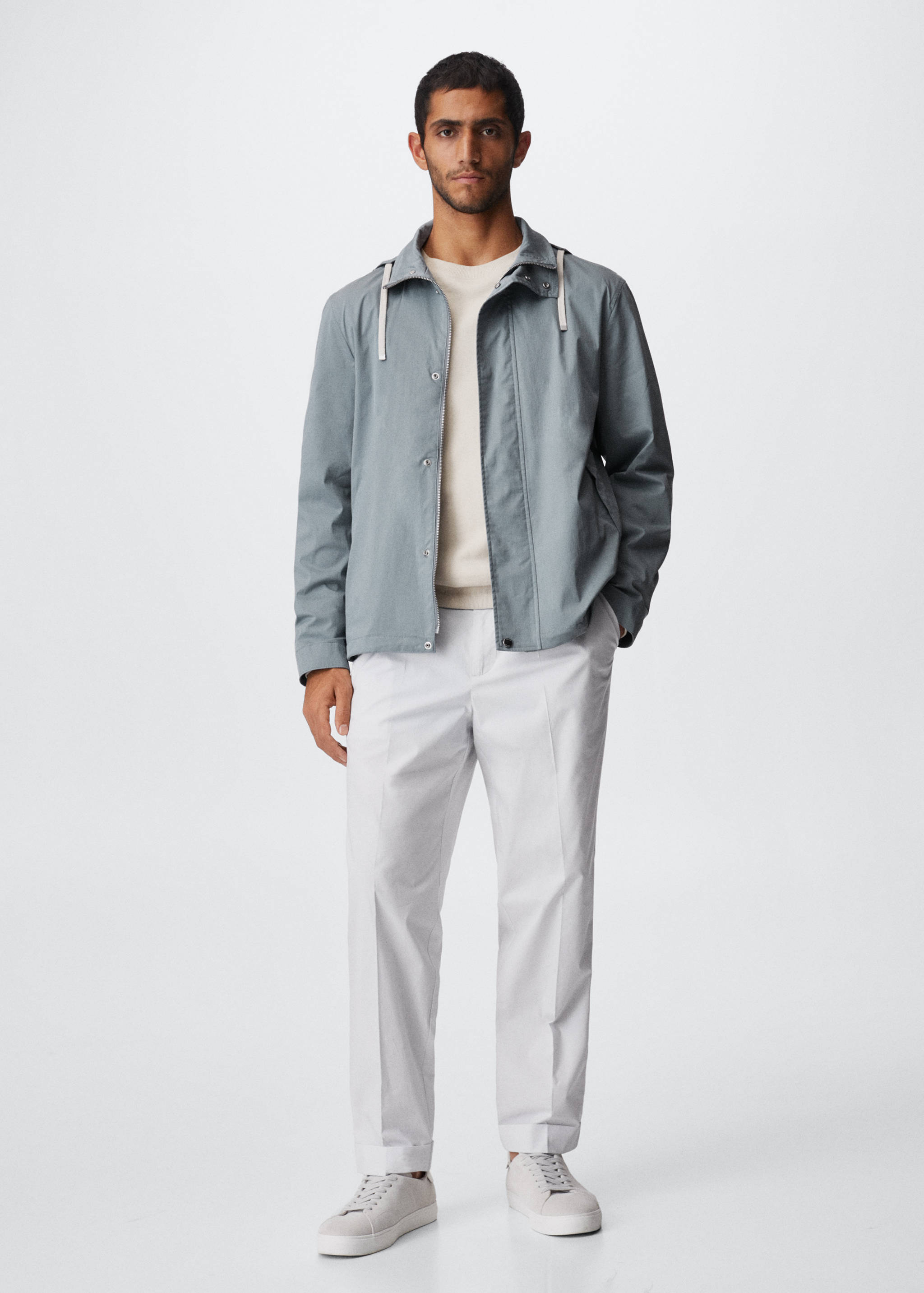 Jaqueta tallavents caputxa - Pla general