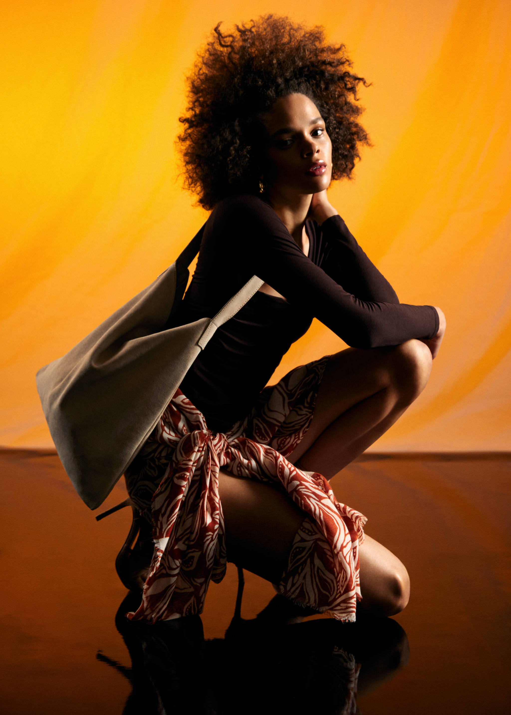 Leather bucket bag - Details of the article 9