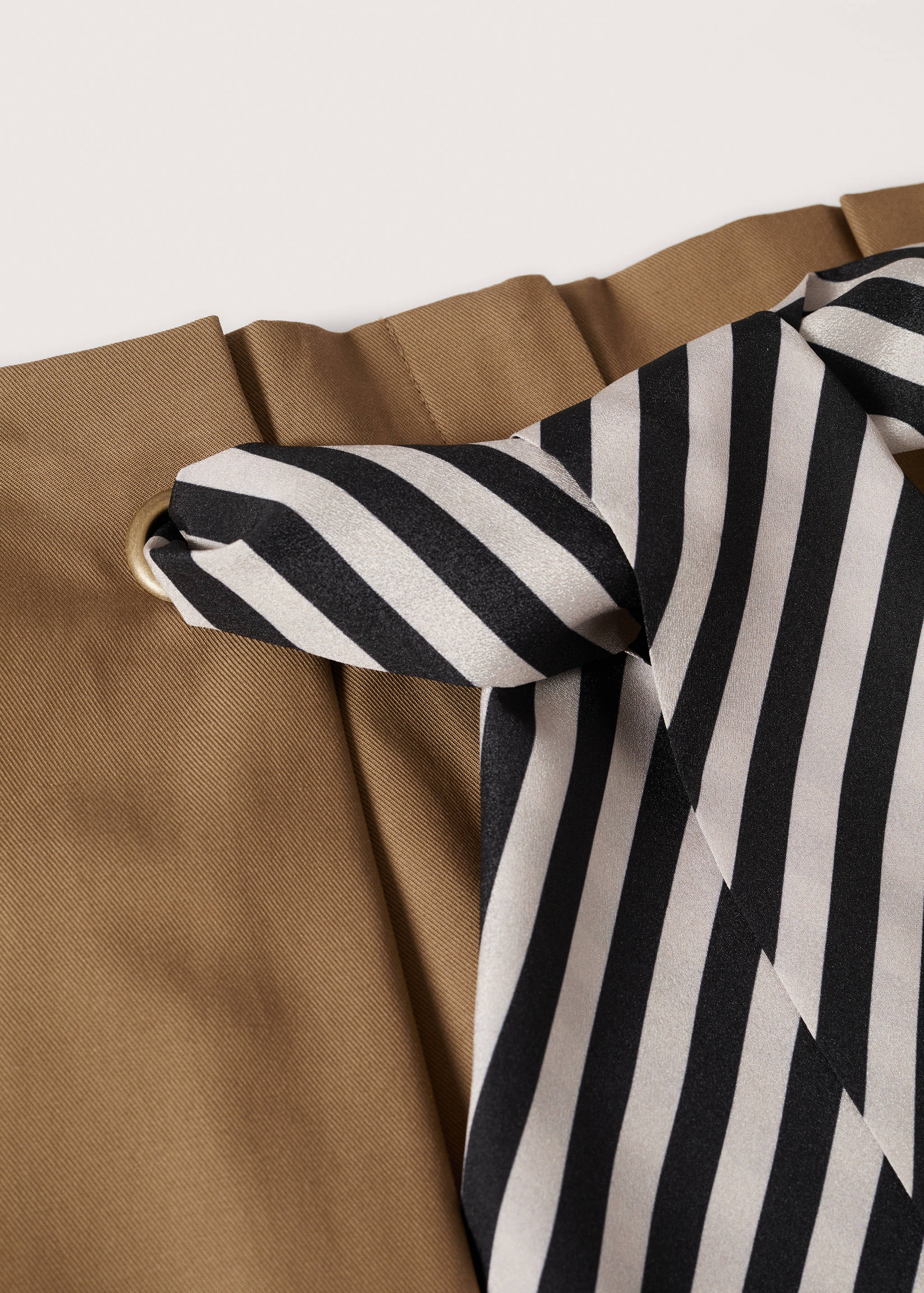 Slouchy pleated shorts - Details of the article 8