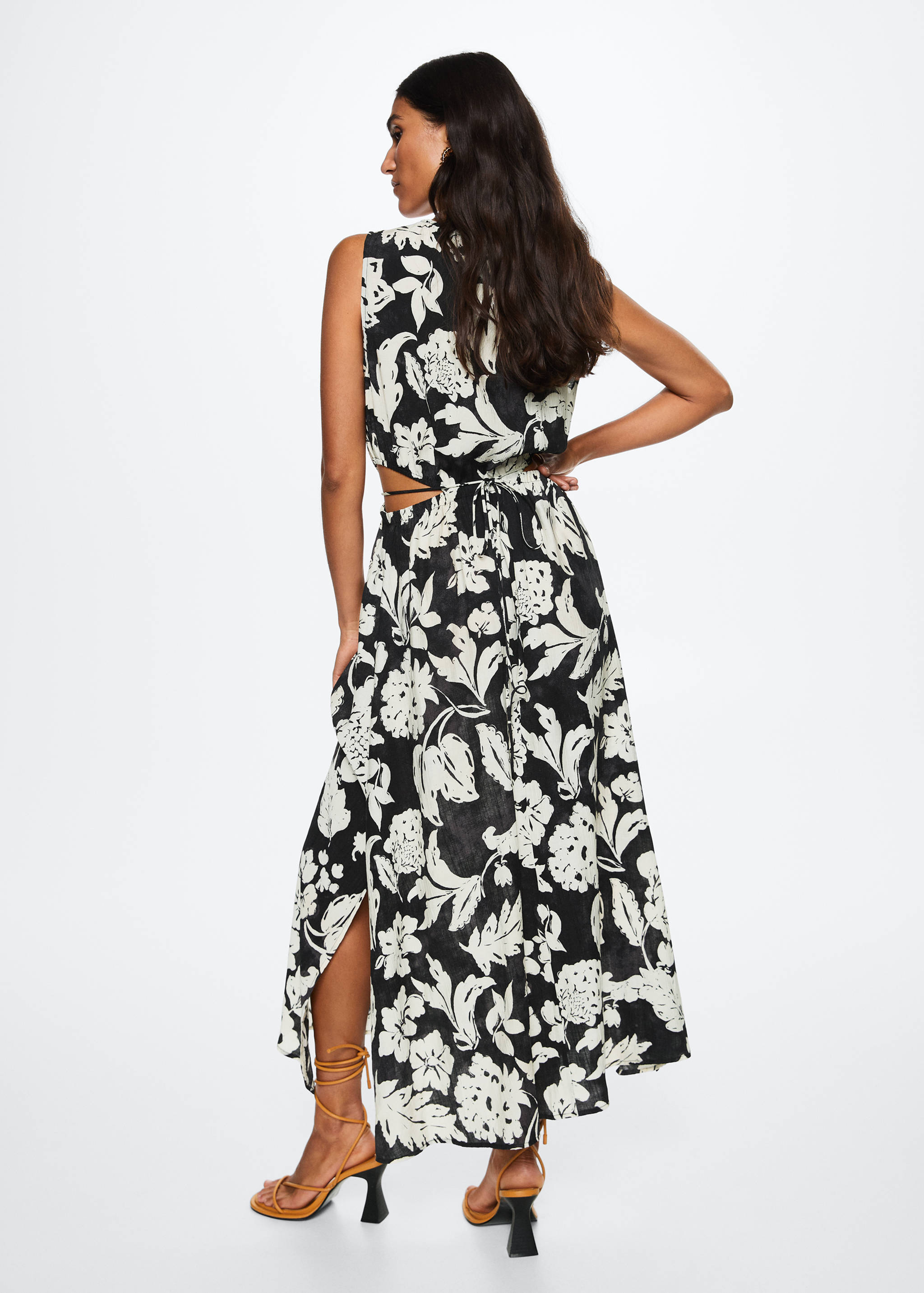 Side slit dress - Reverse of the article