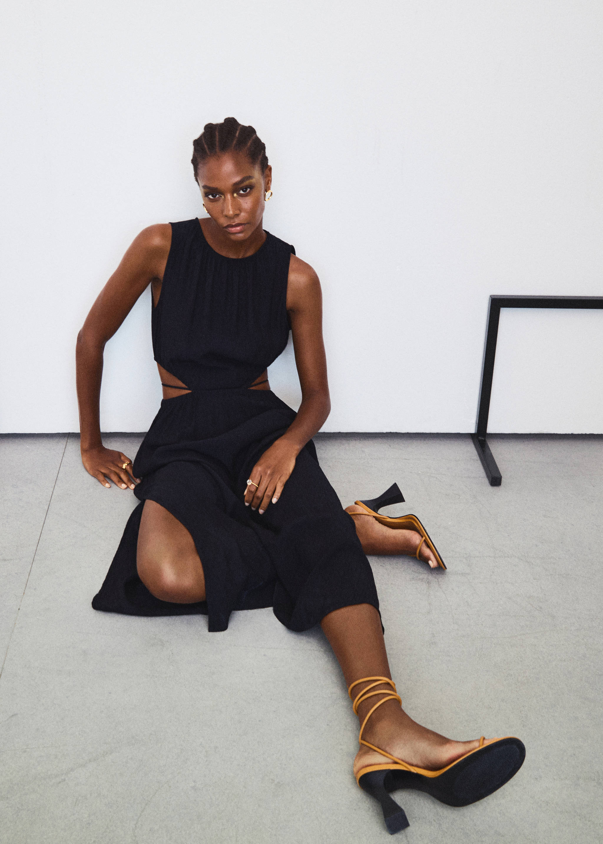 Side slit dress - Details of the article 6