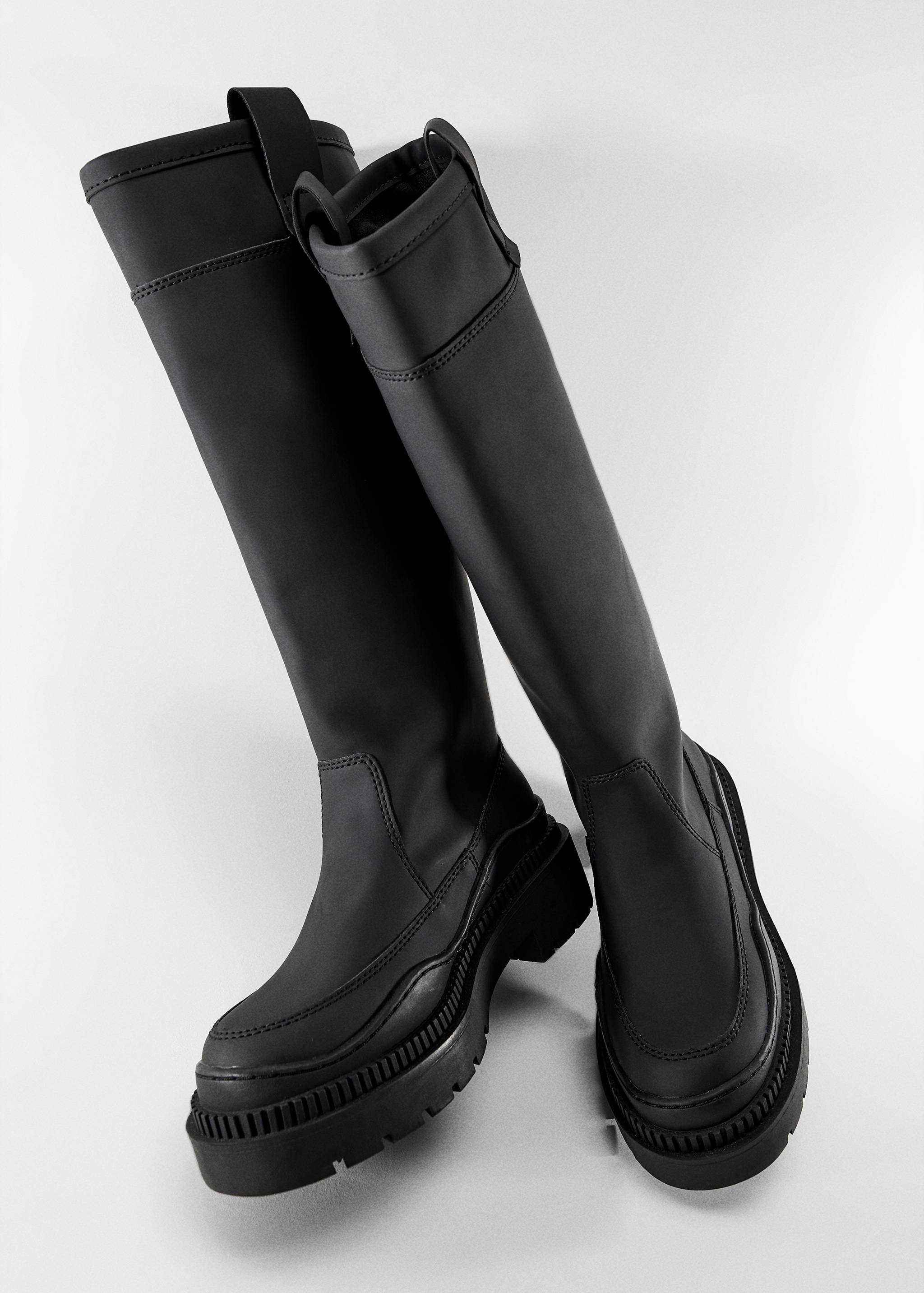 Platform boots with tall leg - Details of the article 5
