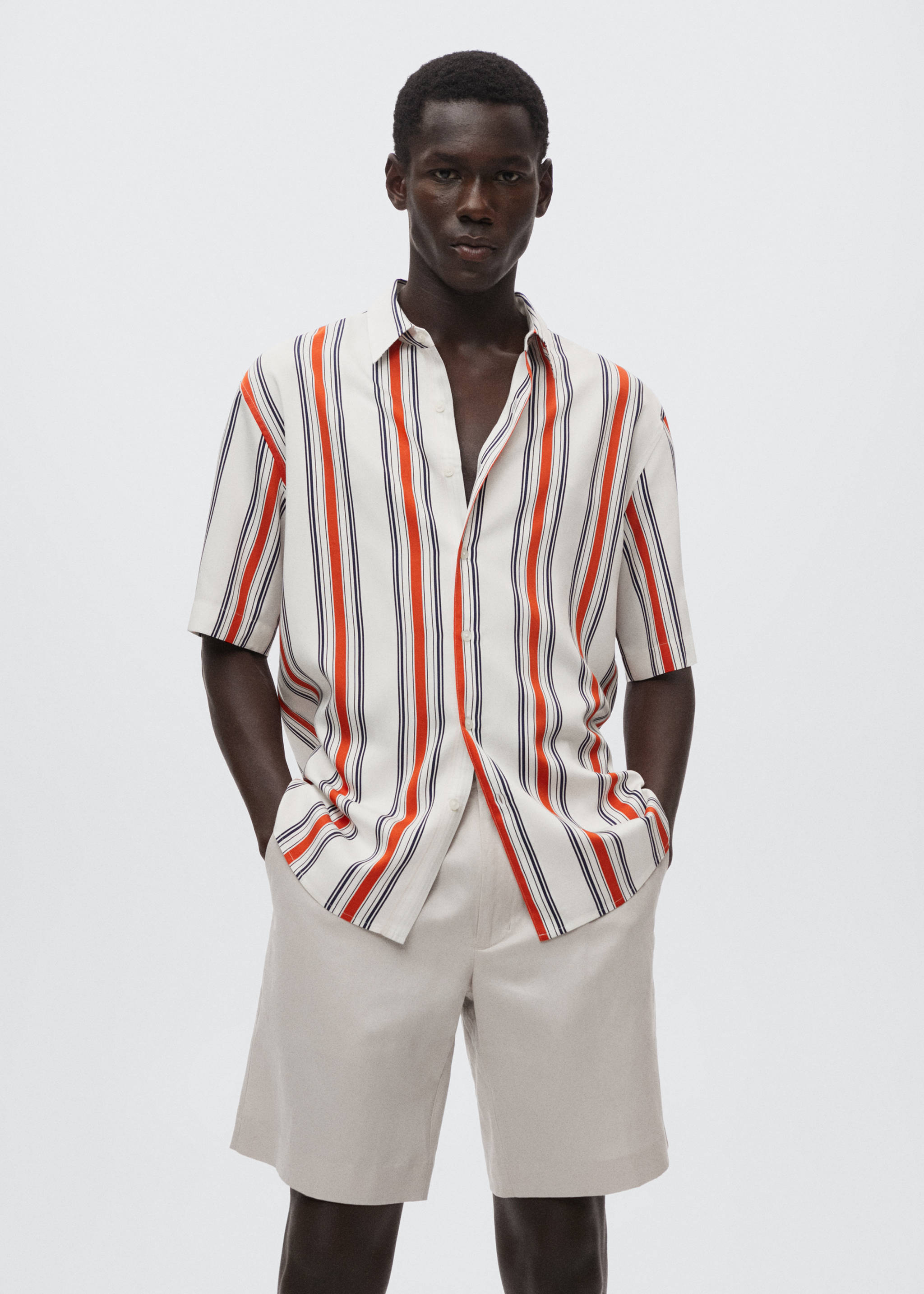 Fließendes Streifenhemd - Mittlere Ansicht